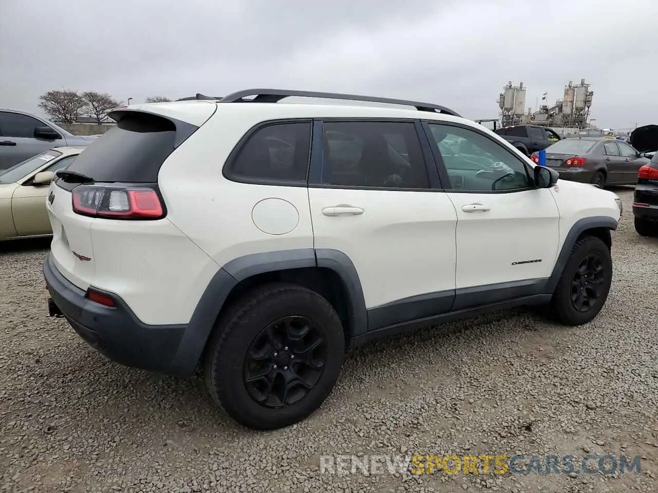 3 Photograph of a damaged car 1C4PJMBX0KD127324 JEEP CHEROKEE 2019