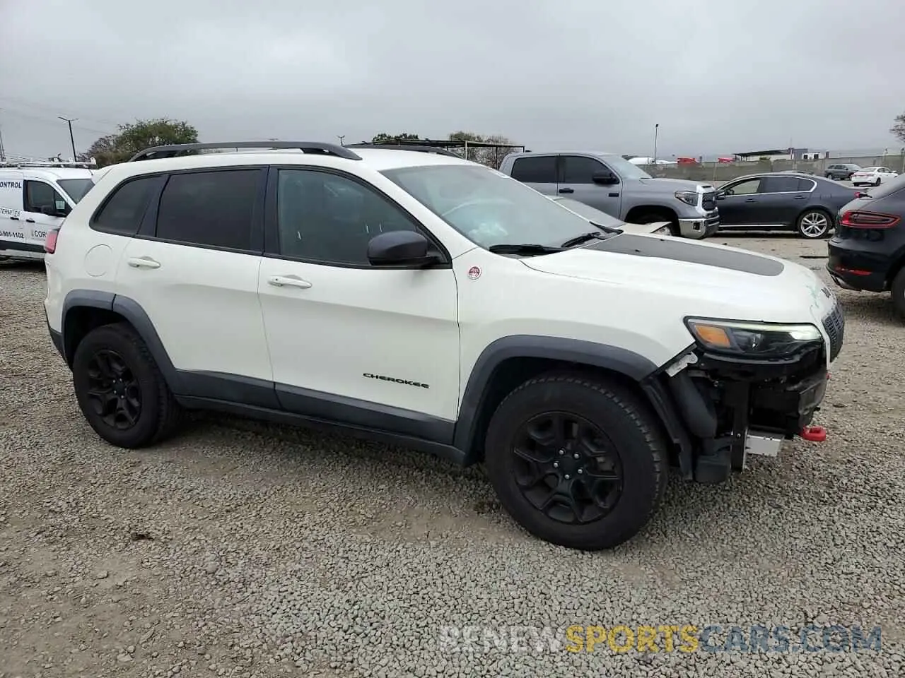 4 Photograph of a damaged car 1C4PJMBX0KD127324 JEEP CHEROKEE 2019