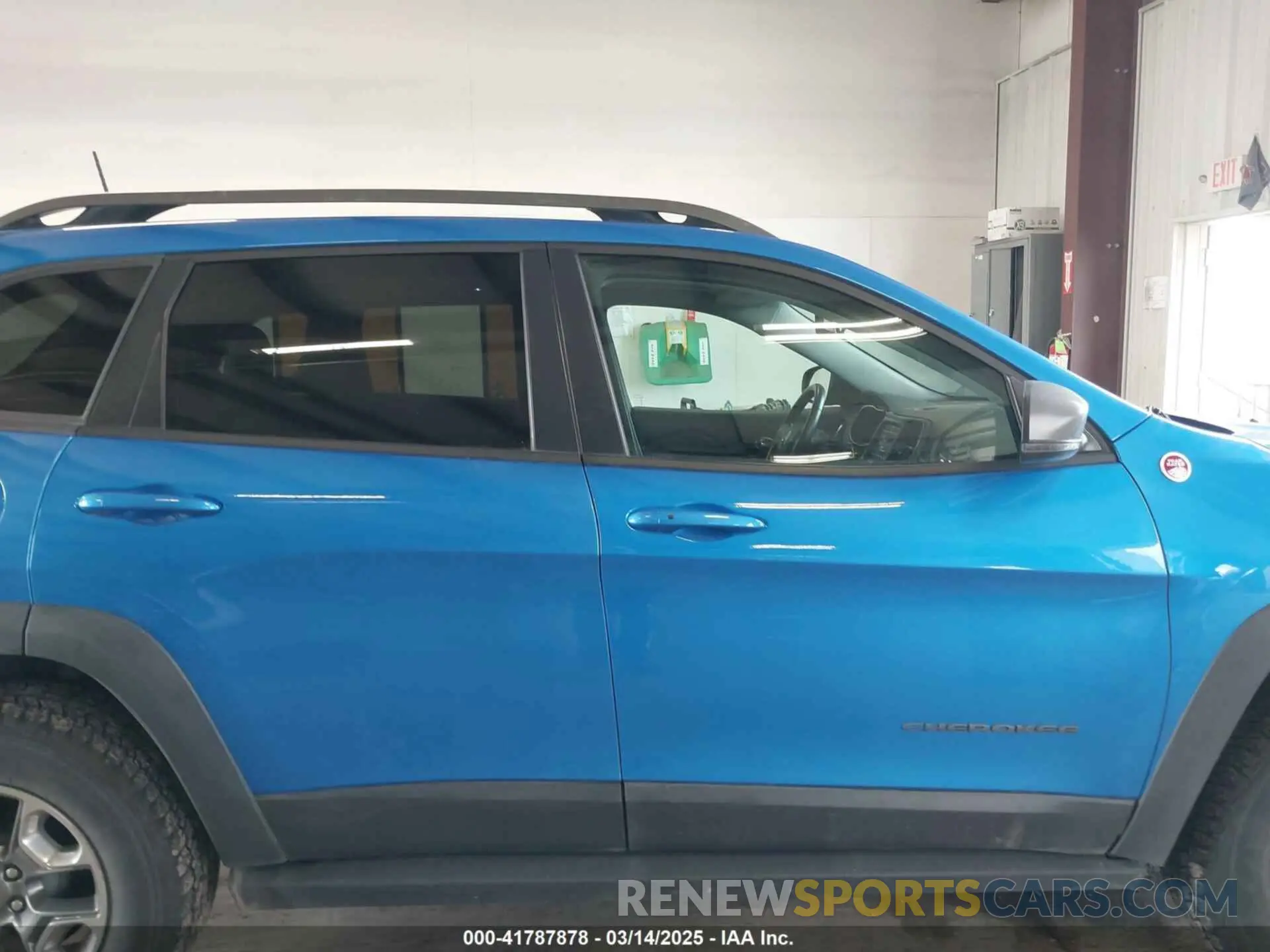 13 Photograph of a damaged car 1C4PJMBX0KD168097 JEEP CHEROKEE 2019