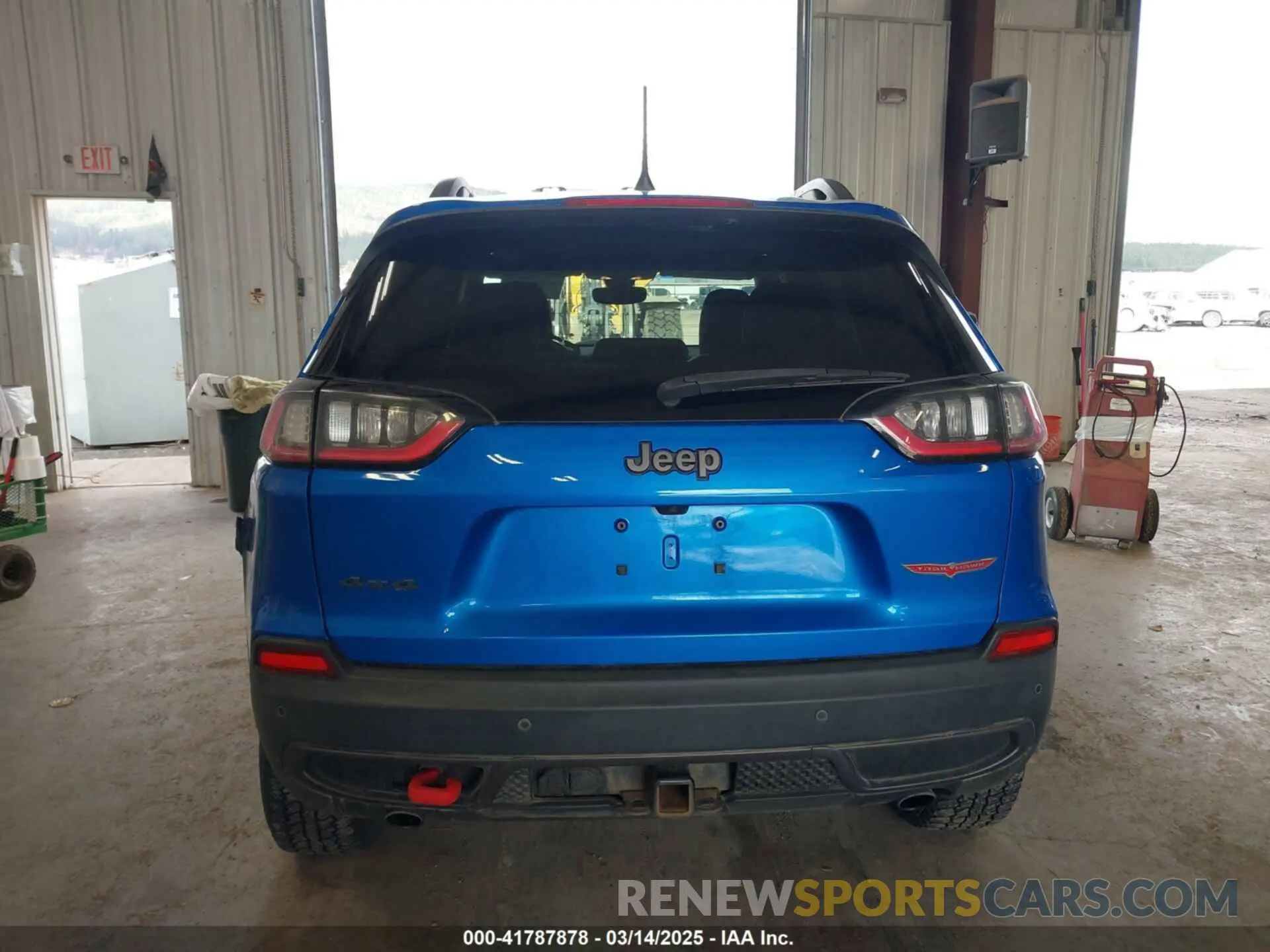 16 Photograph of a damaged car 1C4PJMBX0KD168097 JEEP CHEROKEE 2019