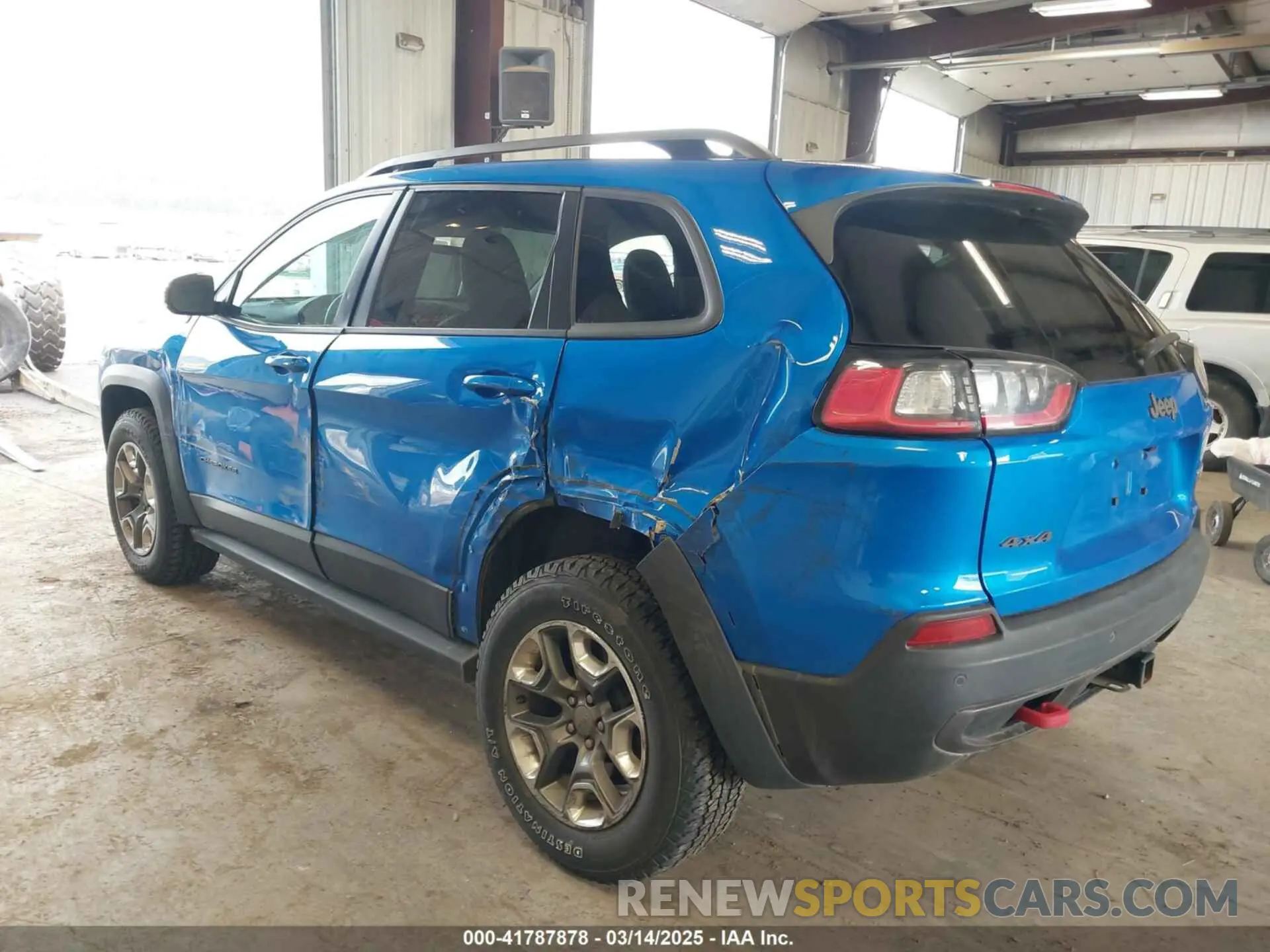 3 Photograph of a damaged car 1C4PJMBX0KD168097 JEEP CHEROKEE 2019