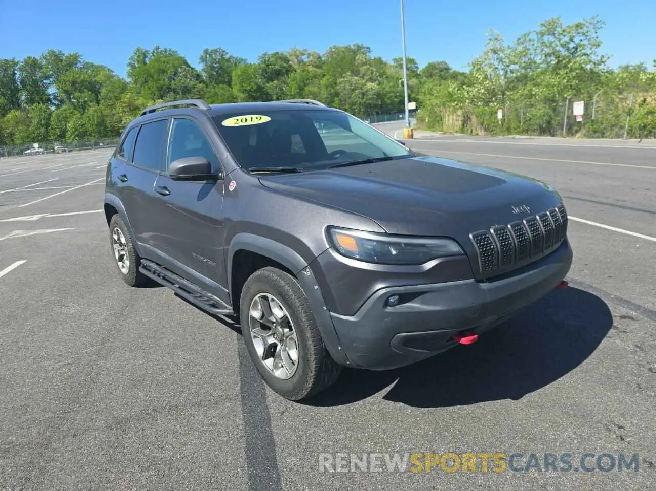 1 Photograph of a damaged car 1C4PJMBX0KD198278 JEEP CHEROKEE 2019