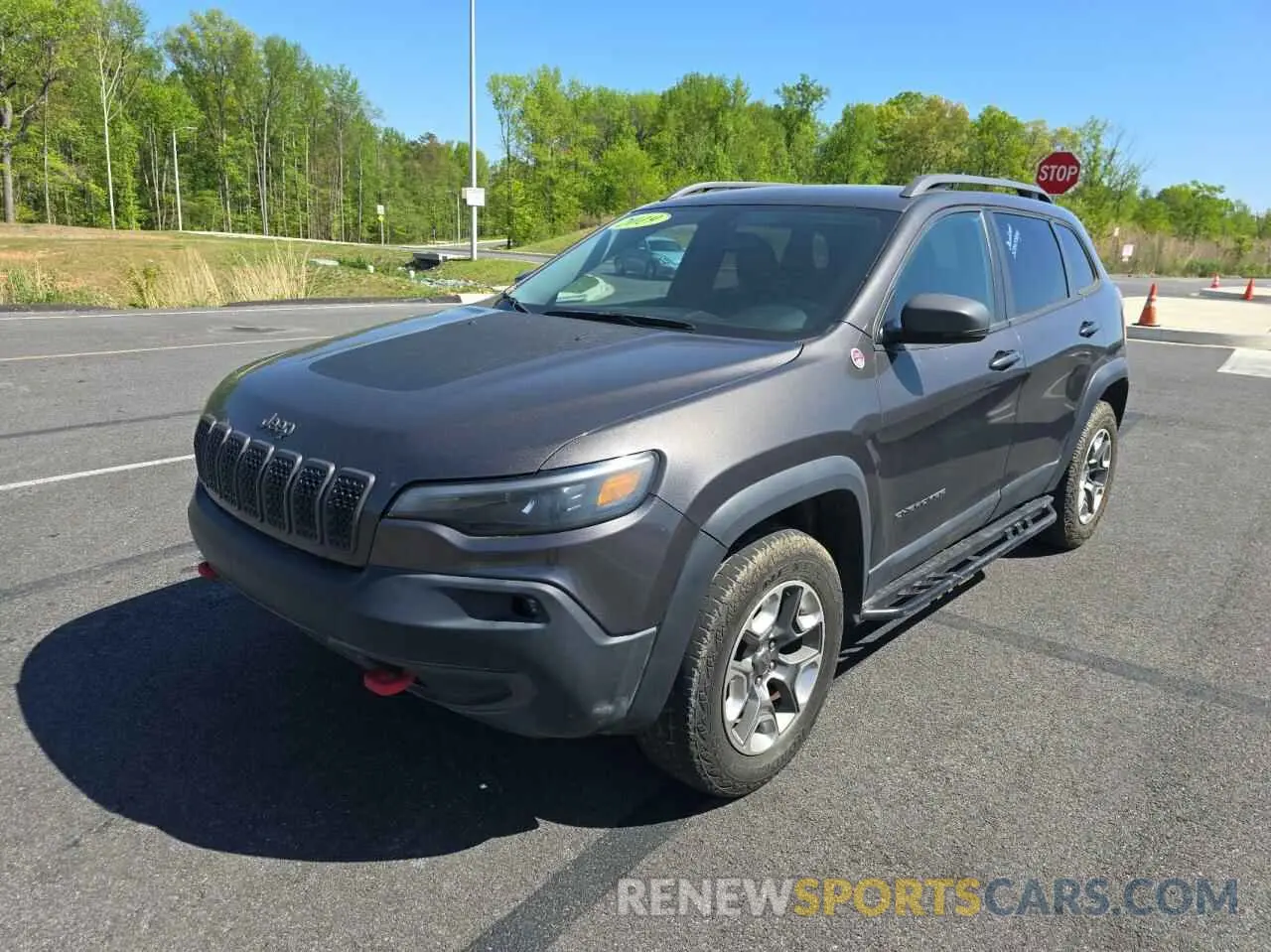 2 Photograph of a damaged car 1C4PJMBX0KD198278 JEEP CHEROKEE 2019