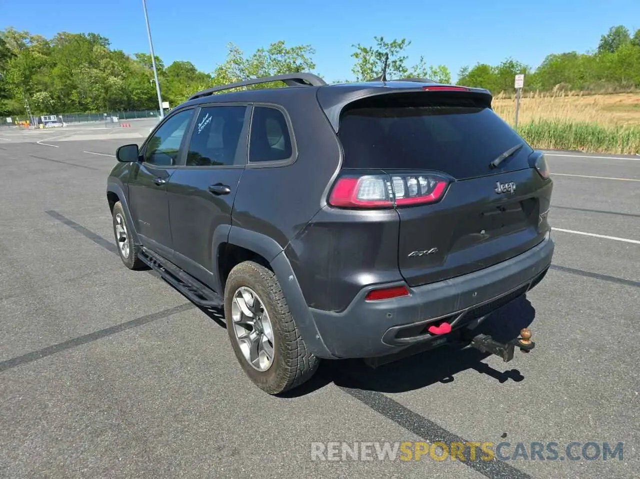 3 Photograph of a damaged car 1C4PJMBX0KD198278 JEEP CHEROKEE 2019