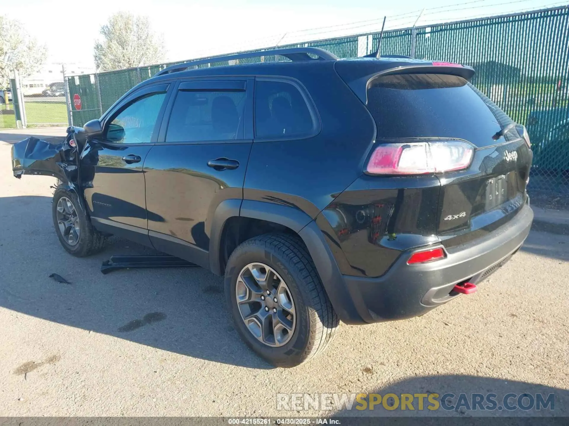 3 Photograph of a damaged car 1C4PJMBX0KD210316 JEEP CHEROKEE 2019