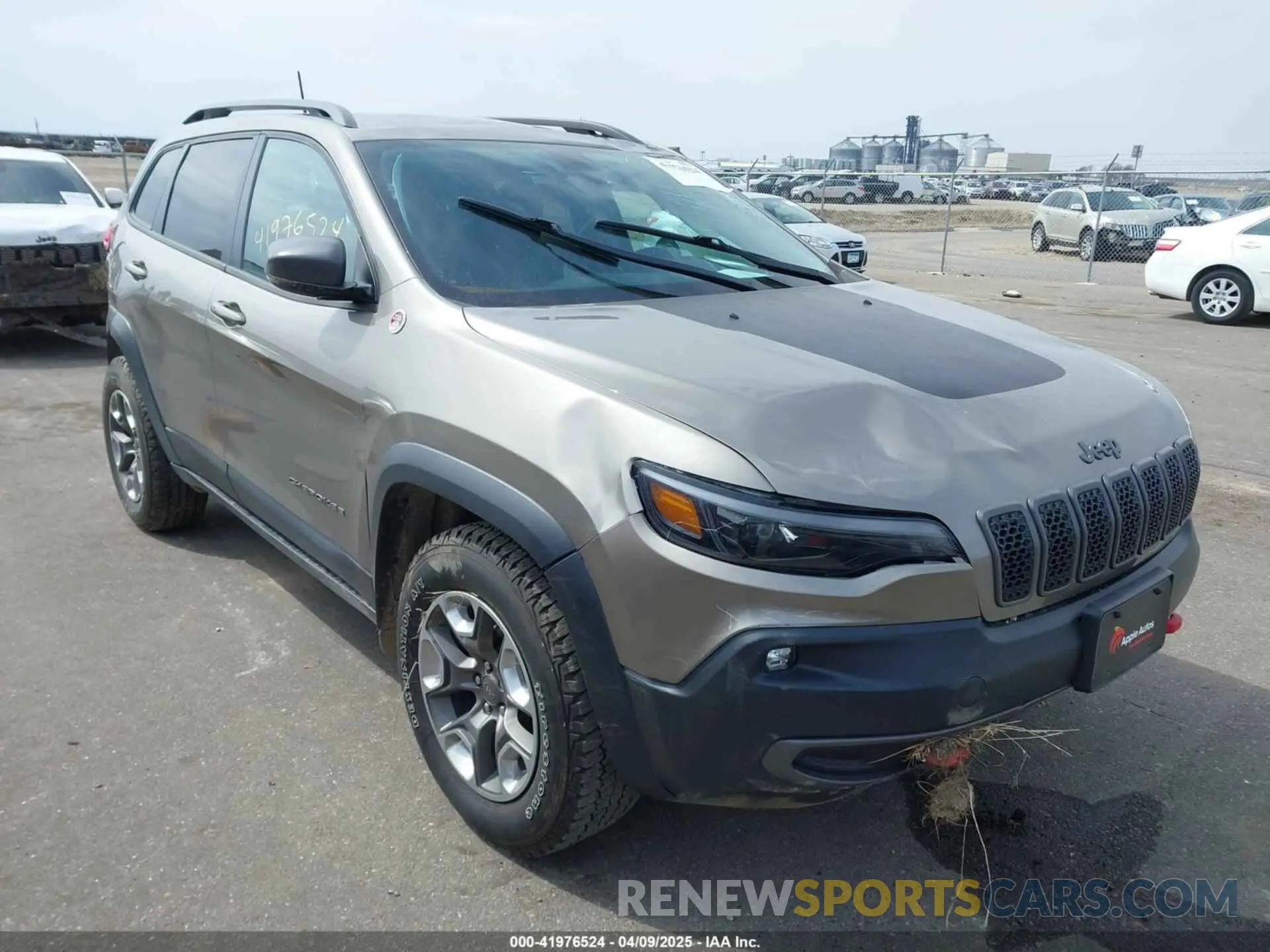 1 Photograph of a damaged car 1C4PJMBX0KD437411 JEEP CHEROKEE 2019