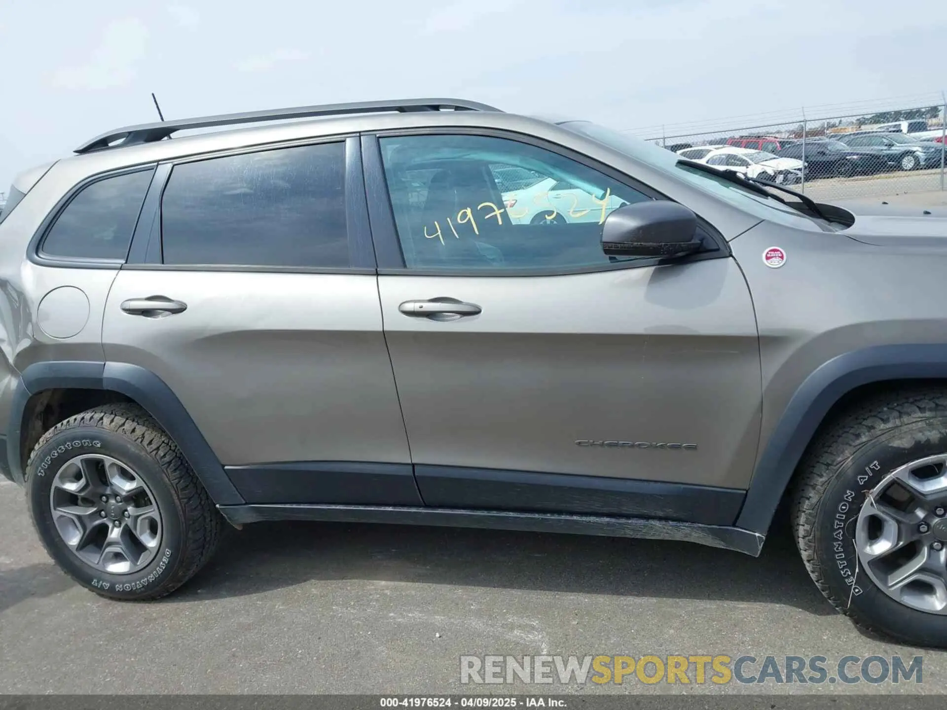 13 Photograph of a damaged car 1C4PJMBX0KD437411 JEEP CHEROKEE 2019