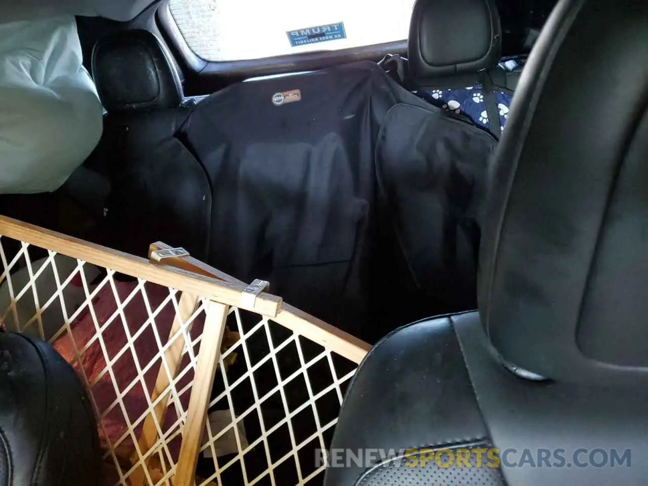 10 Photograph of a damaged car 1C4PJMBX1KD104876 JEEP CHEROKEE 2019