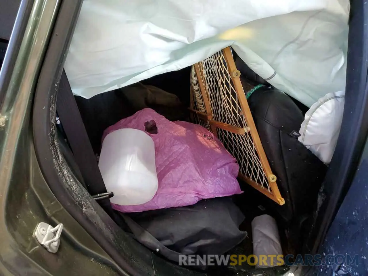 11 Photograph of a damaged car 1C4PJMBX1KD104876 JEEP CHEROKEE 2019