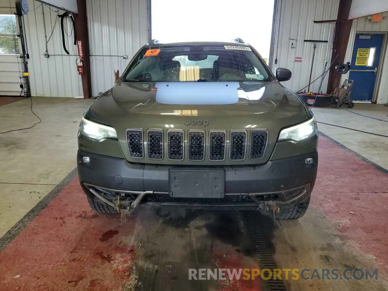 5 Photograph of a damaged car 1C4PJMBX1KD104876 JEEP CHEROKEE 2019