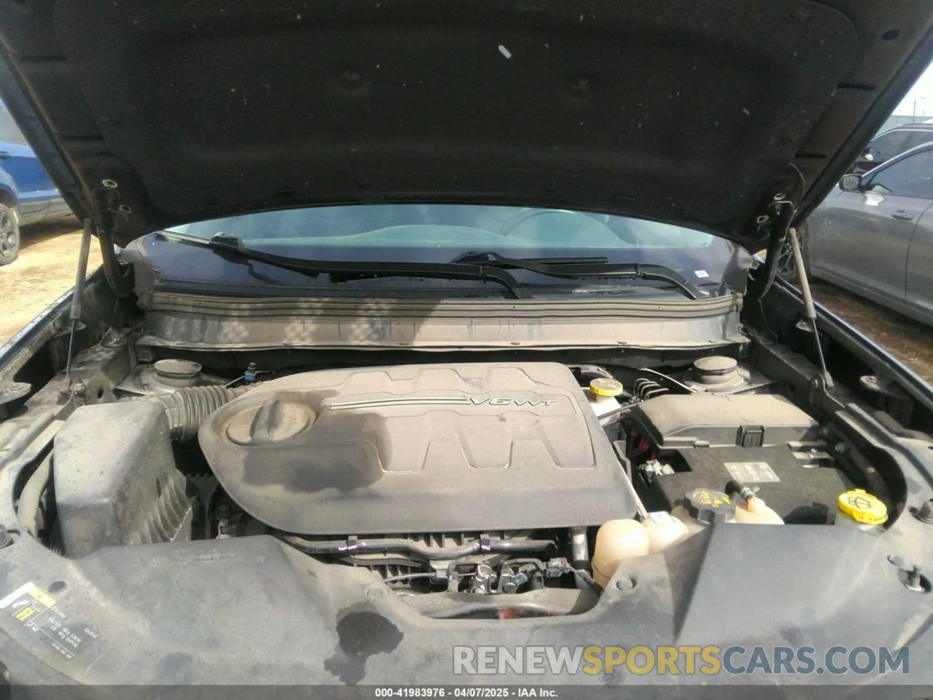 10 Photograph of a damaged car 1C4PJMBX1KD331128 JEEP CHEROKEE 2019