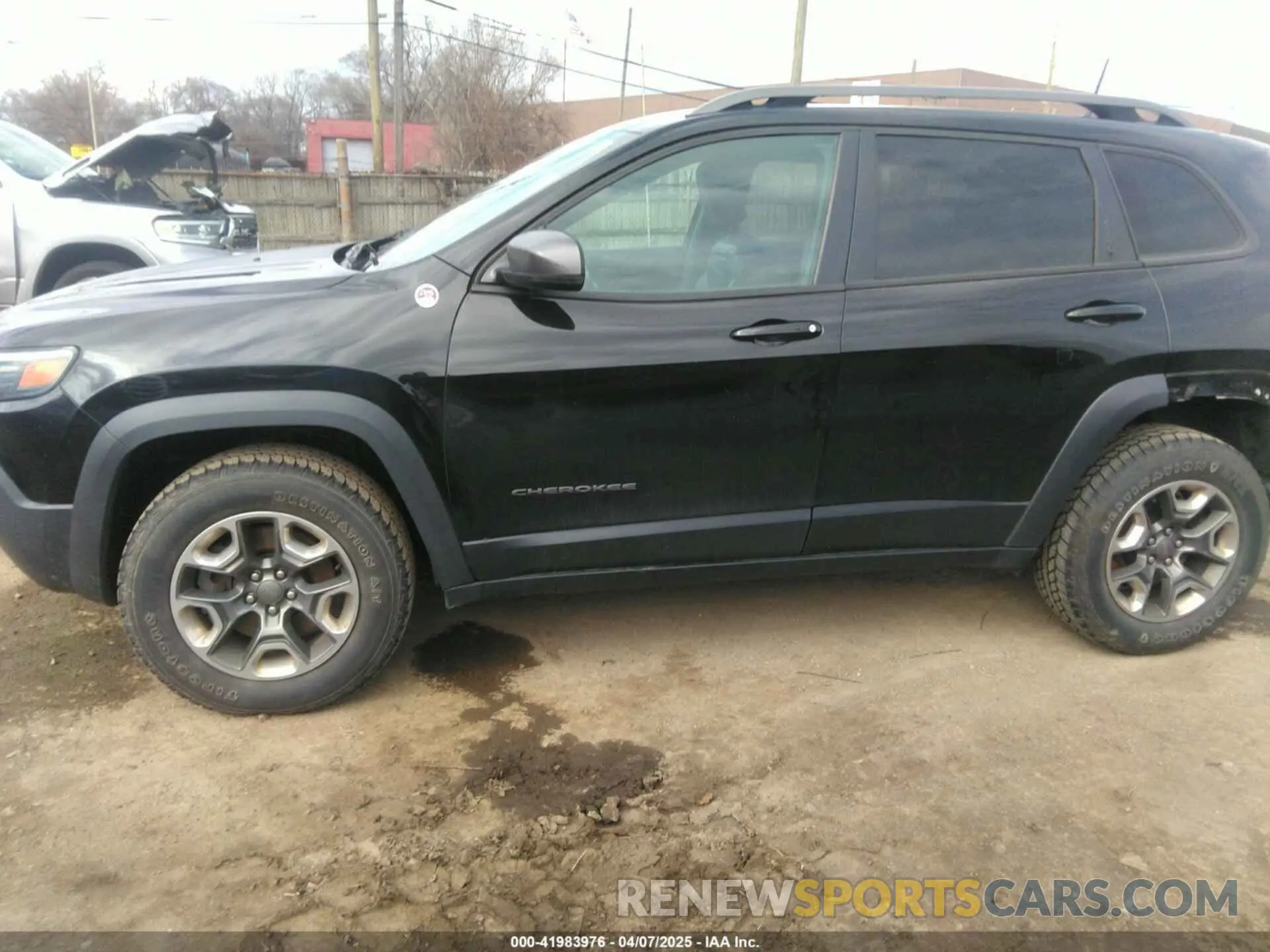 14 Photograph of a damaged car 1C4PJMBX1KD331128 JEEP CHEROKEE 2019