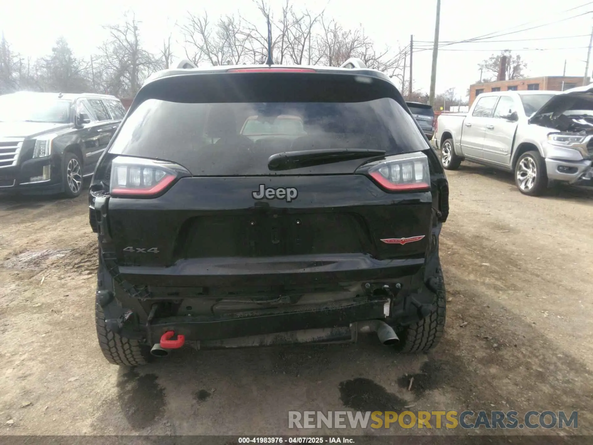 16 Photograph of a damaged car 1C4PJMBX1KD331128 JEEP CHEROKEE 2019