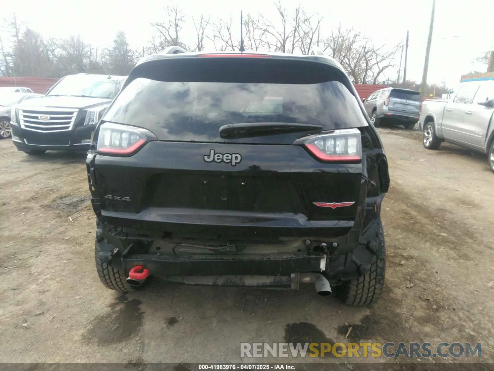 6 Photograph of a damaged car 1C4PJMBX1KD331128 JEEP CHEROKEE 2019