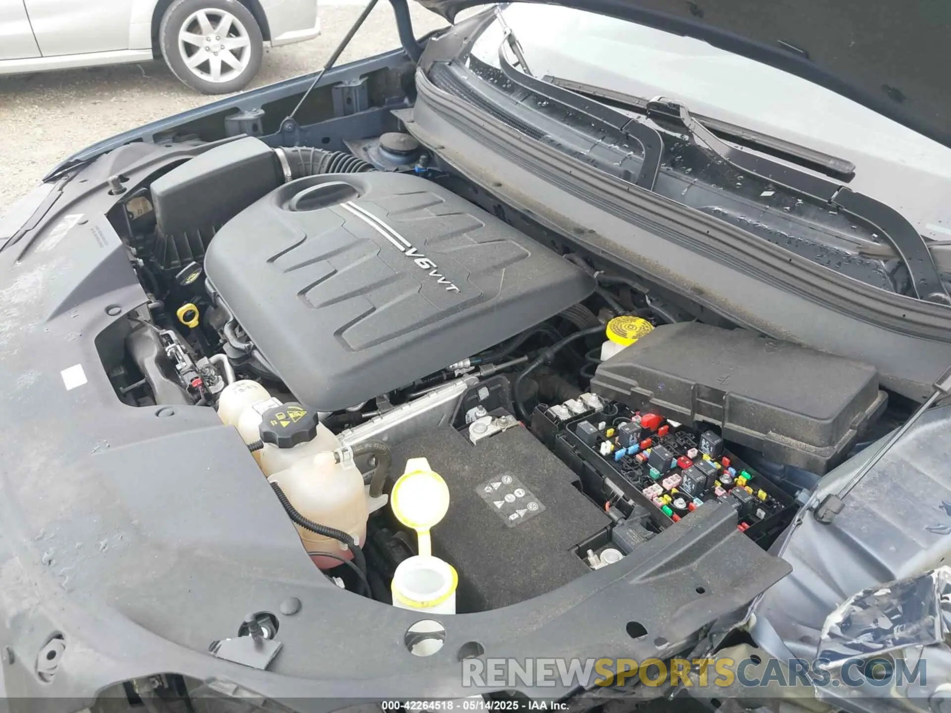10 Photograph of a damaged car 1C4PJMBX1KD364100 JEEP CHEROKEE 2019