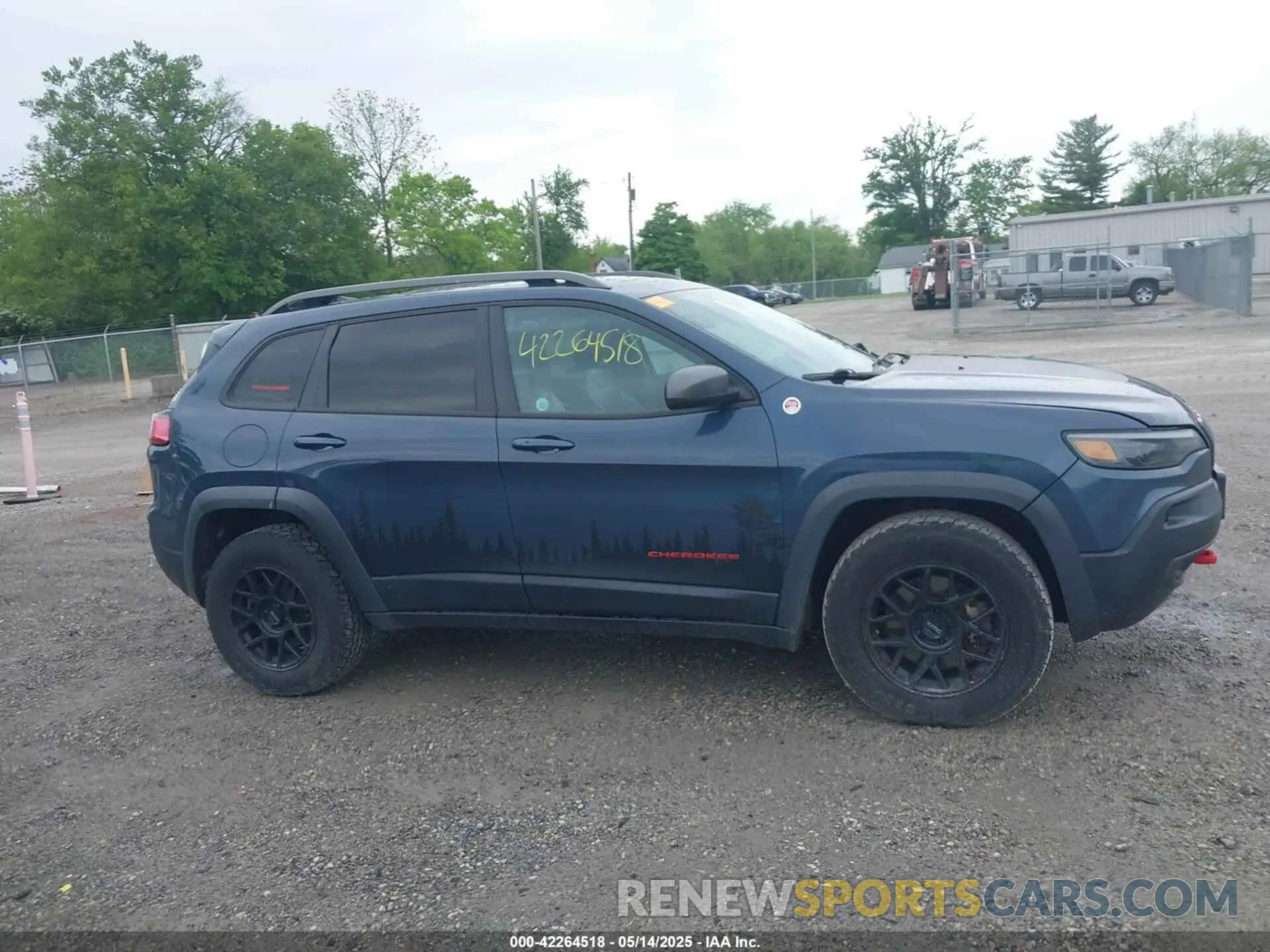 13 Photograph of a damaged car 1C4PJMBX1KD364100 JEEP CHEROKEE 2019