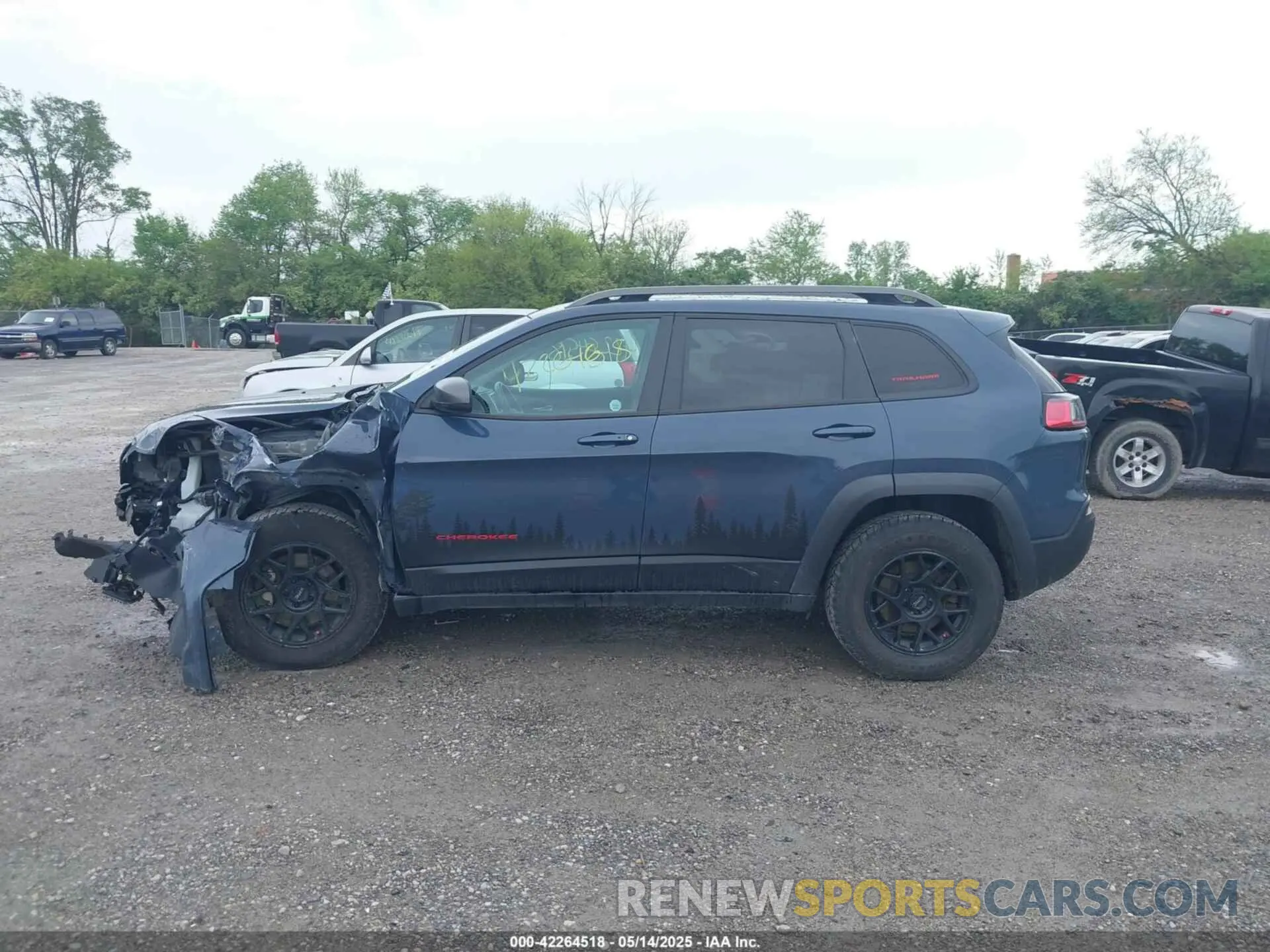14 Photograph of a damaged car 1C4PJMBX1KD364100 JEEP CHEROKEE 2019