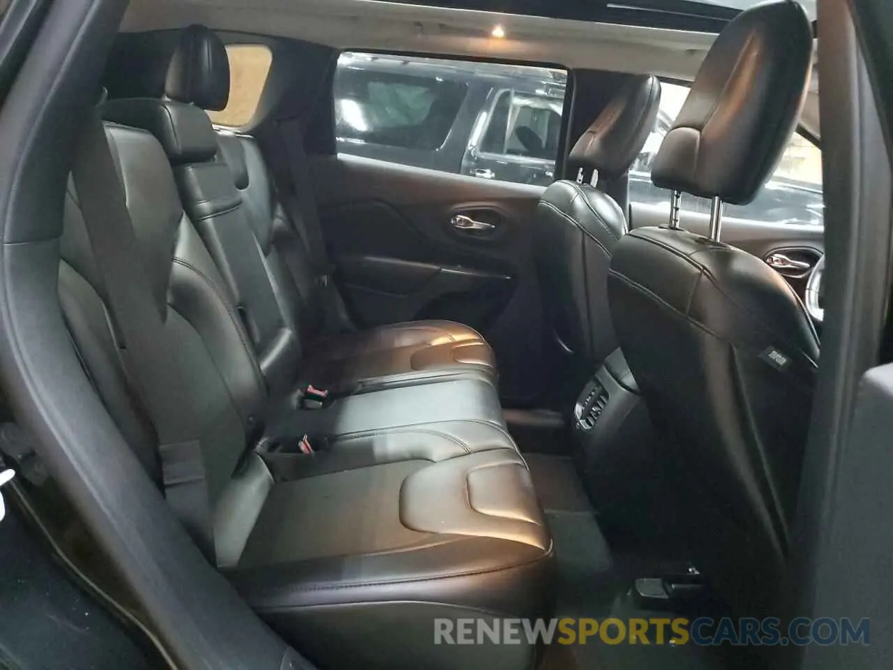 11 Photograph of a damaged car 1C4PJMBX1KD386047 JEEP CHEROKEE 2019