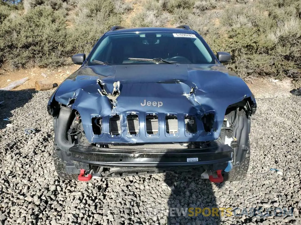 5 Photograph of a damaged car 1C4PJMBX1KD468702 JEEP CHEROKEE 2019