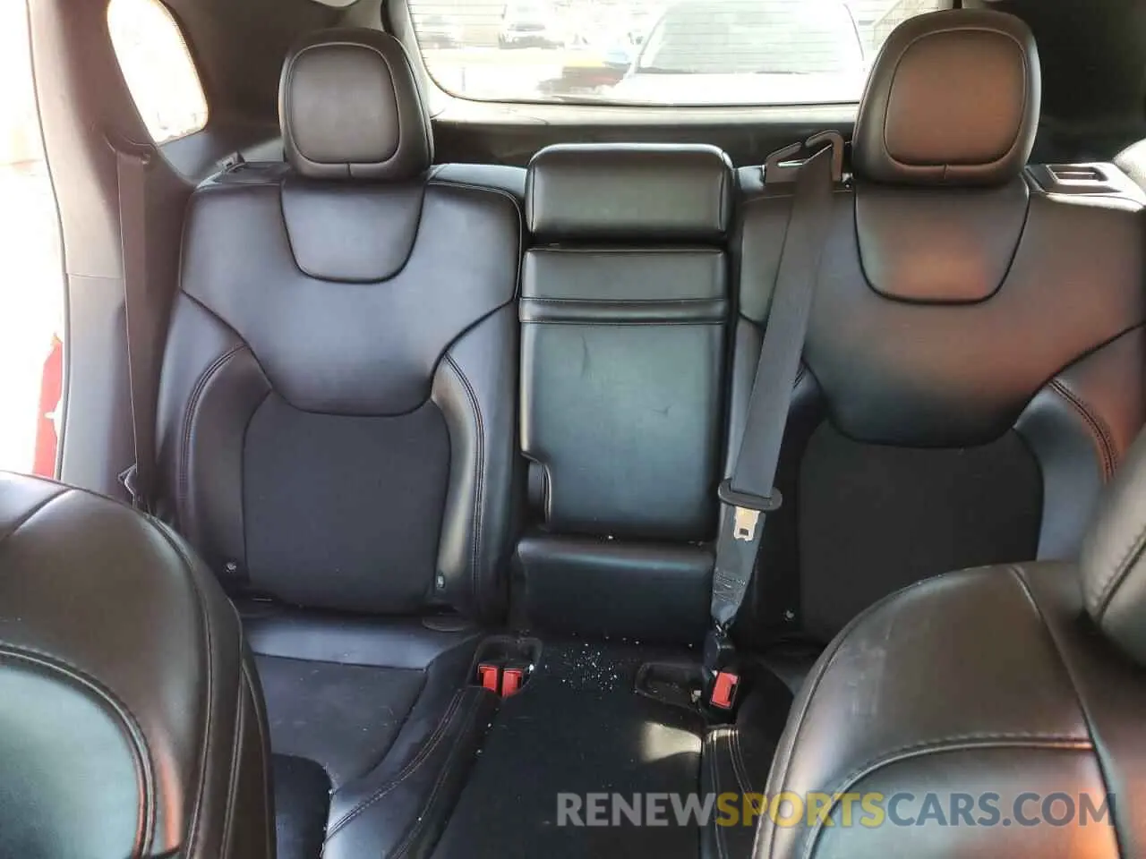 10 Photograph of a damaged car 1C4PJMBX2KD147090 JEEP CHEROKEE 2019