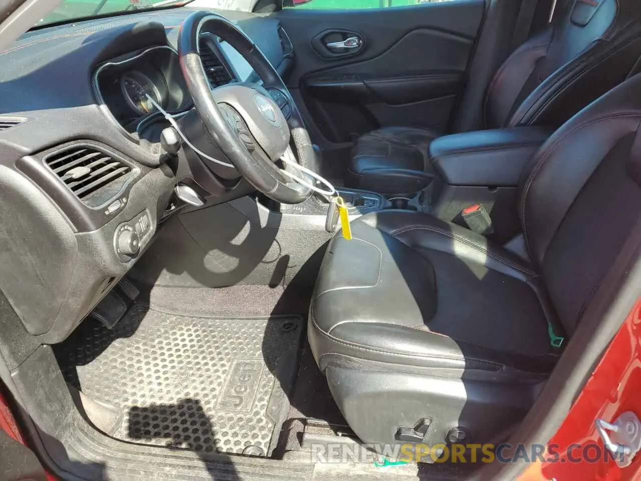 7 Photograph of a damaged car 1C4PJMBX2KD147090 JEEP CHEROKEE 2019