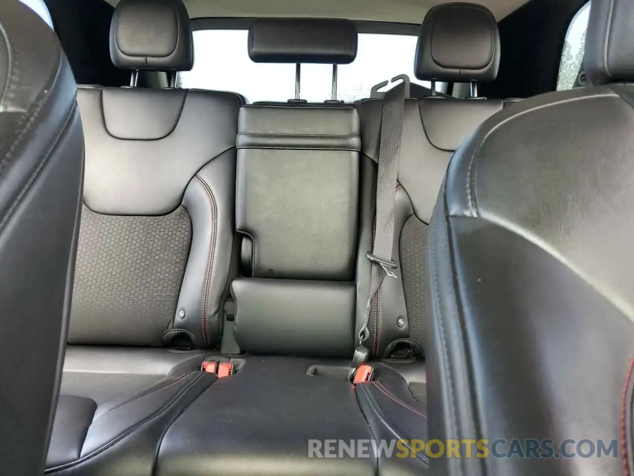 10 Photograph of a damaged car 1C4PJMBX2KD152628 JEEP CHEROKEE 2019