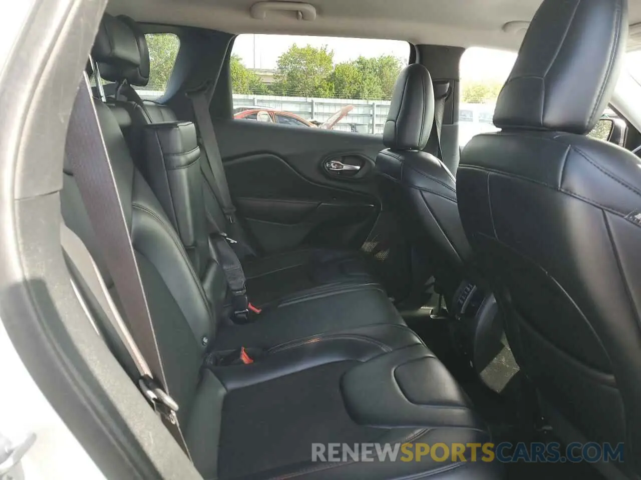 11 Photograph of a damaged car 1C4PJMBX2KD152628 JEEP CHEROKEE 2019