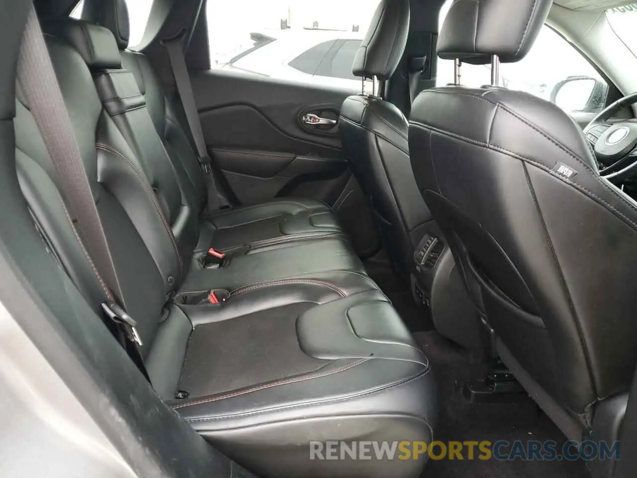 11 Photograph of a damaged car 1C4PJMBX2KD186536 JEEP CHEROKEE 2019