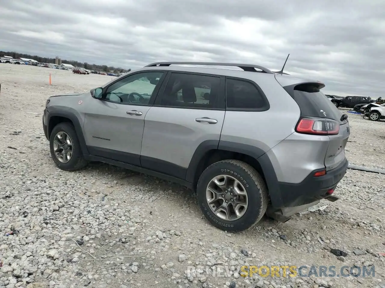 2 Photograph of a damaged car 1C4PJMBX2KD186536 JEEP CHEROKEE 2019