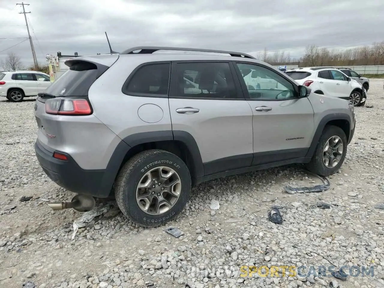 3 Photograph of a damaged car 1C4PJMBX2KD186536 JEEP CHEROKEE 2019
