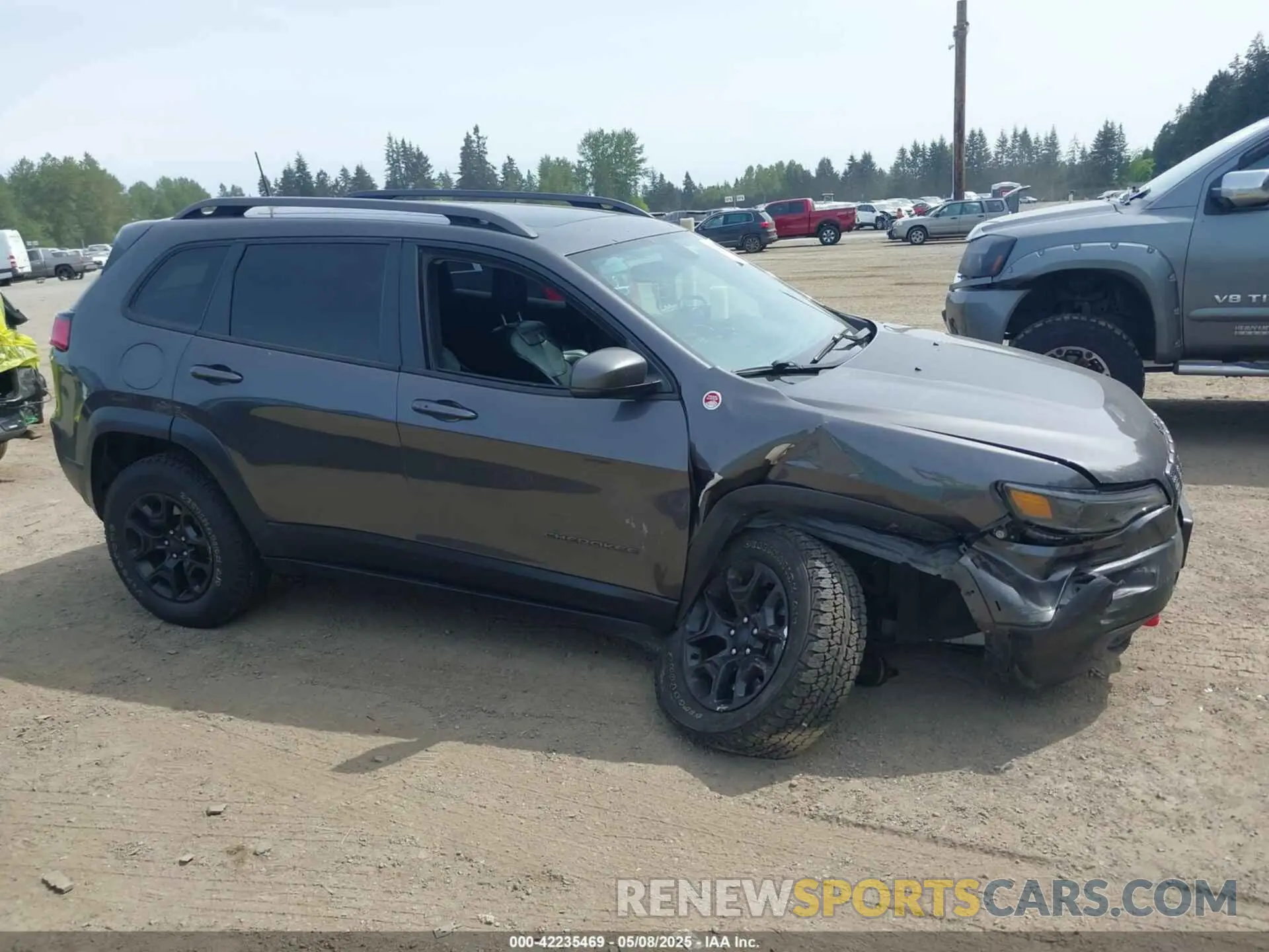 13 Photograph of a damaged car 1C4PJMBX2KD231734 JEEP CHEROKEE 2019