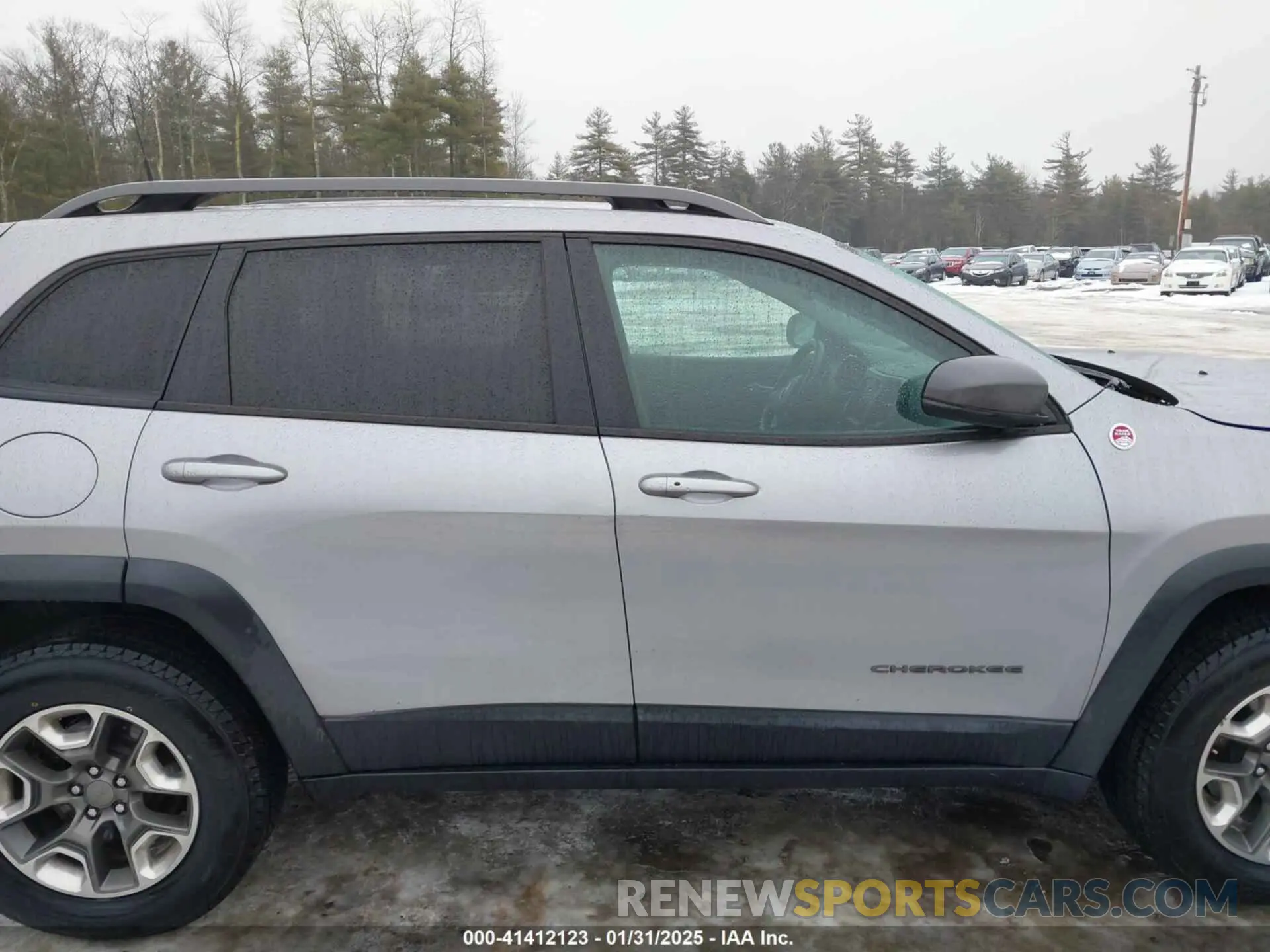 13 Photograph of a damaged car 1C4PJMBX2KD298169 JEEP CHEROKEE 2019