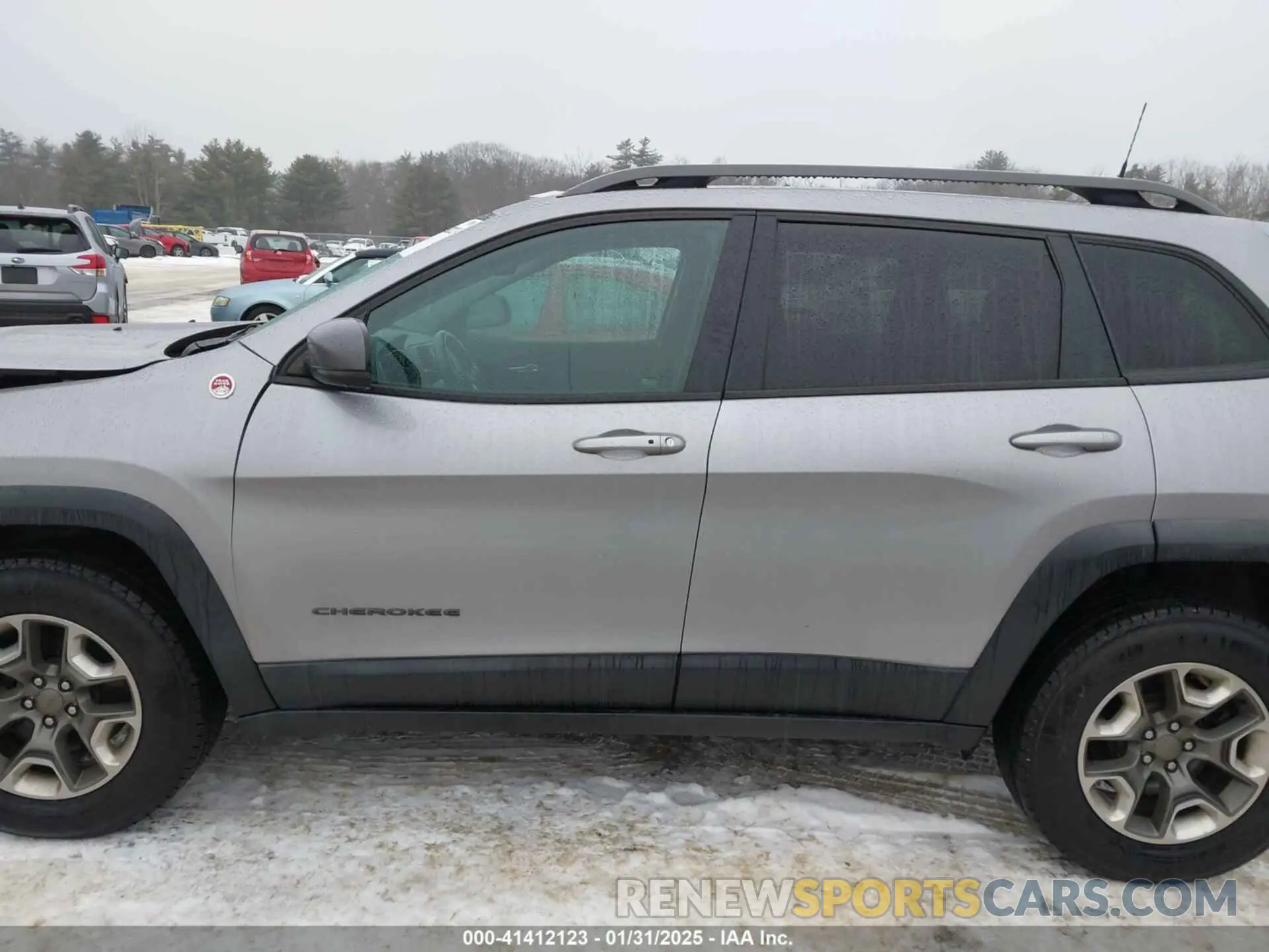 14 Photograph of a damaged car 1C4PJMBX2KD298169 JEEP CHEROKEE 2019