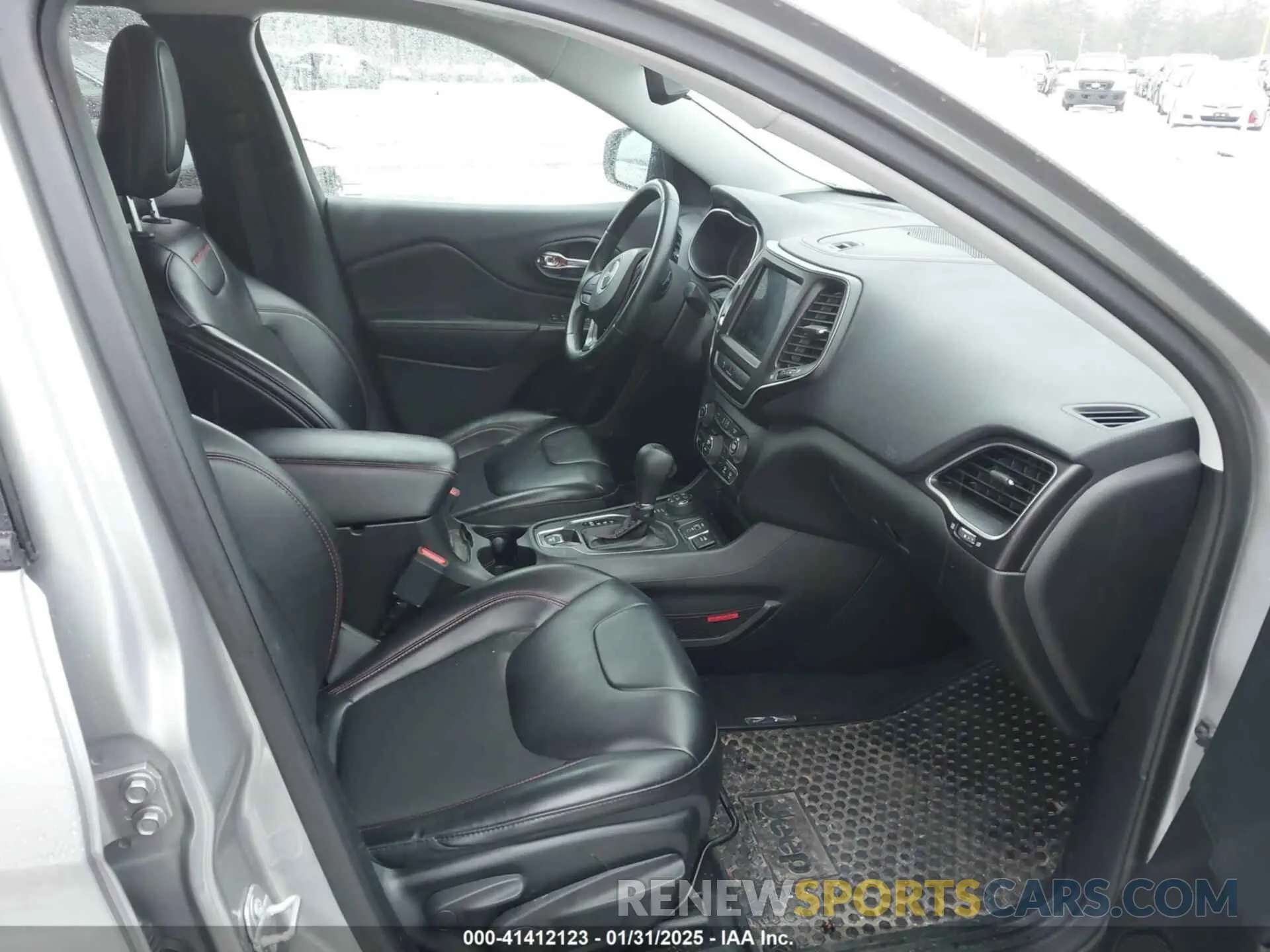 5 Photograph of a damaged car 1C4PJMBX2KD298169 JEEP CHEROKEE 2019