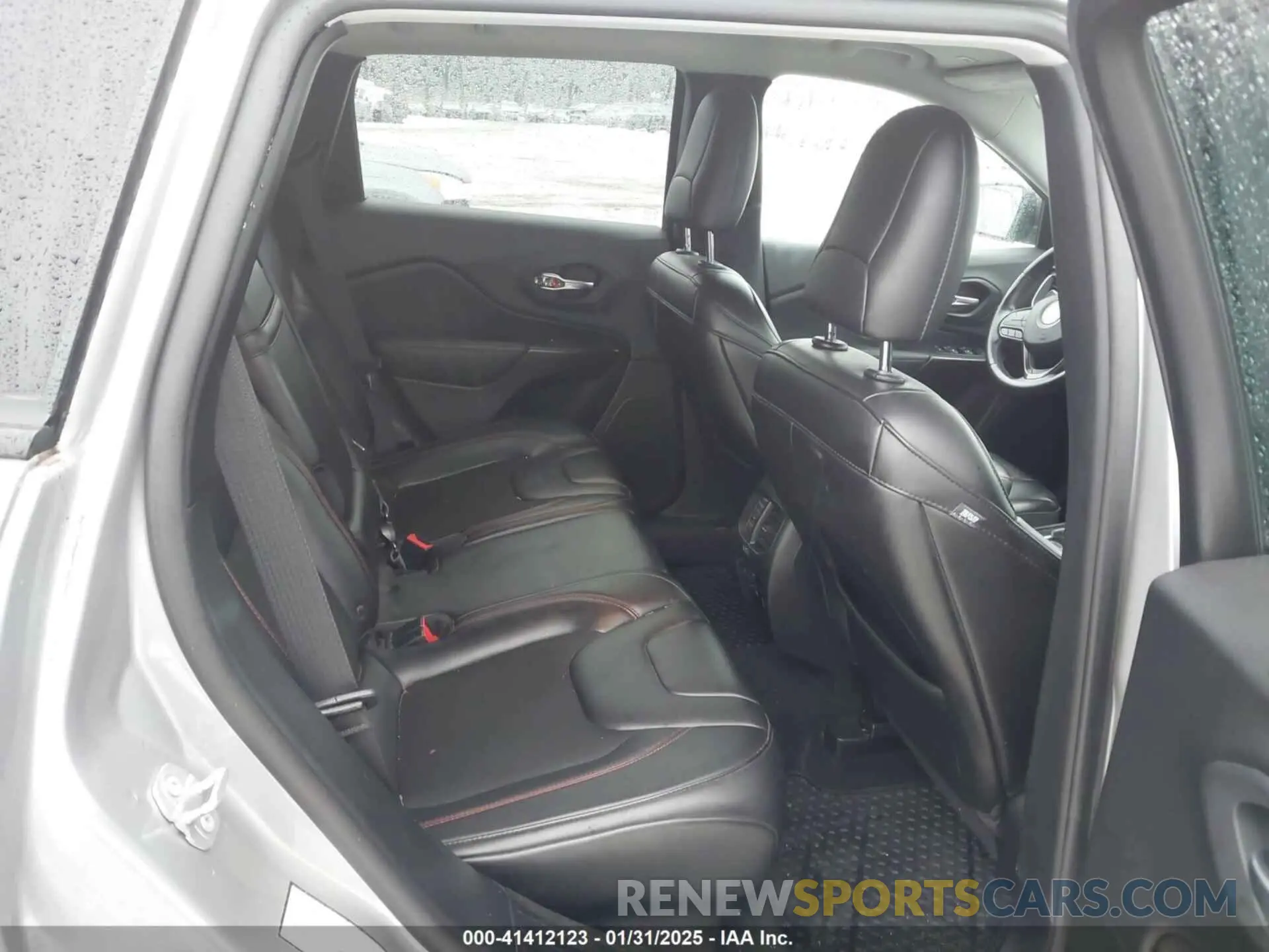 8 Photograph of a damaged car 1C4PJMBX2KD298169 JEEP CHEROKEE 2019