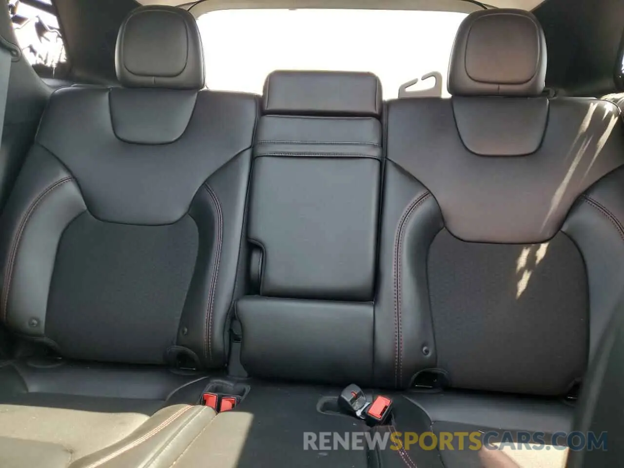 10 Photograph of a damaged car 1C4PJMBX2KD341540 JEEP CHEROKEE 2019