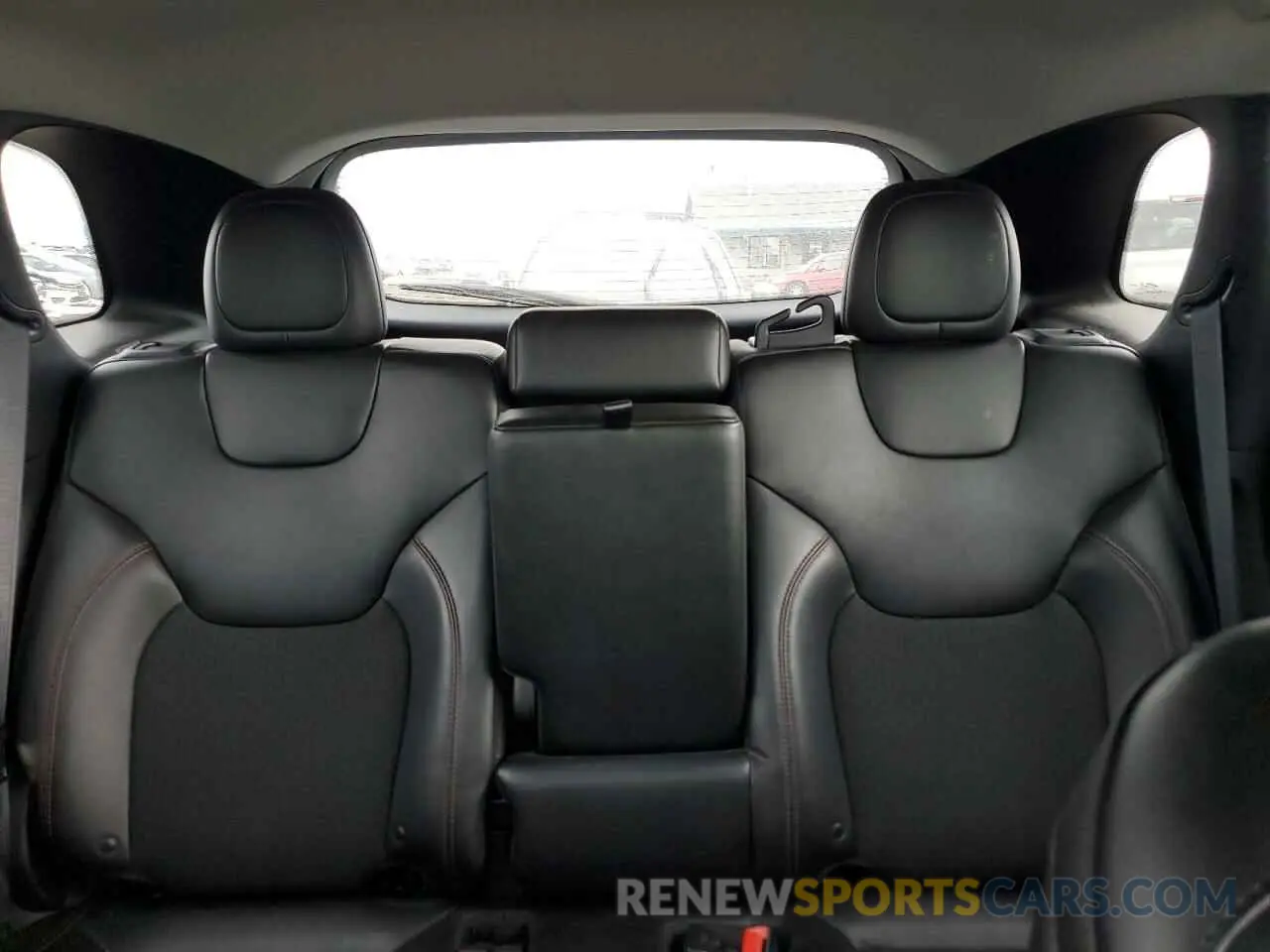 10 Photograph of a damaged car 1C4PJMBX2KD462634 JEEP CHEROKEE 2019