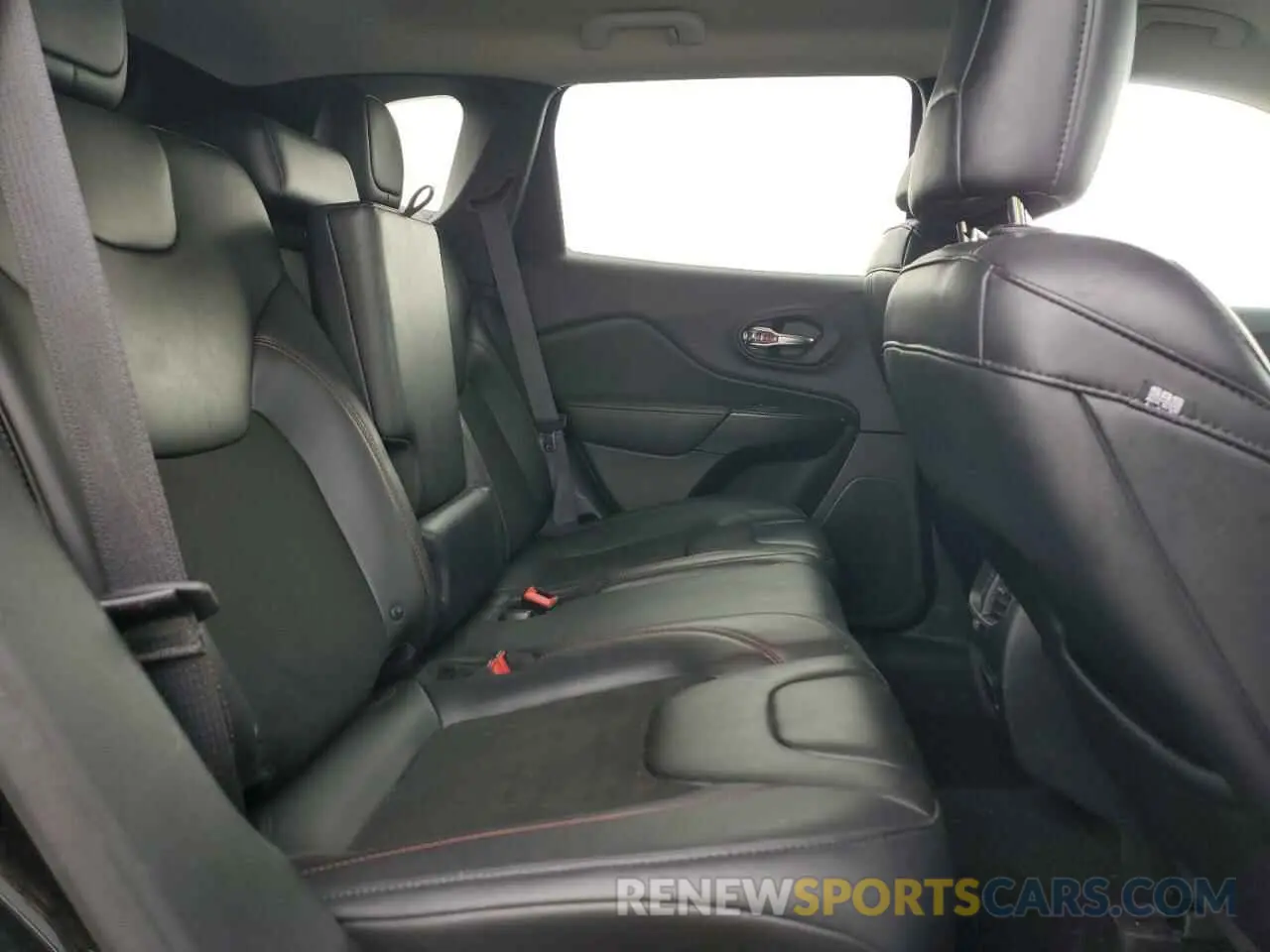 11 Photograph of a damaged car 1C4PJMBX2KD462634 JEEP CHEROKEE 2019
