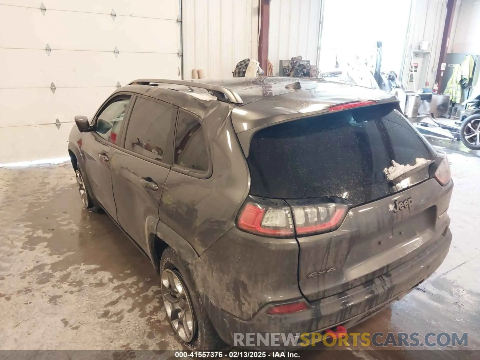 15 Photograph of a damaged car 1C4PJMBX3KD185962 JEEP CHEROKEE 2019