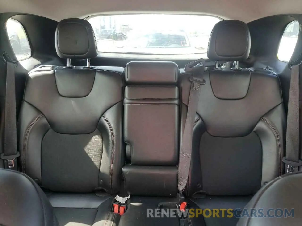 10 Photograph of a damaged car 1C4PJMBX3KD256495 JEEP CHEROKEE 2019