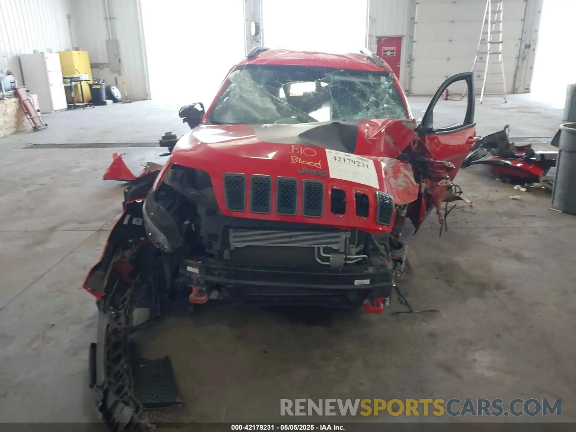 12 Photograph of a damaged car 1C4PJMBX3KD272972 JEEP CHEROKEE 2019