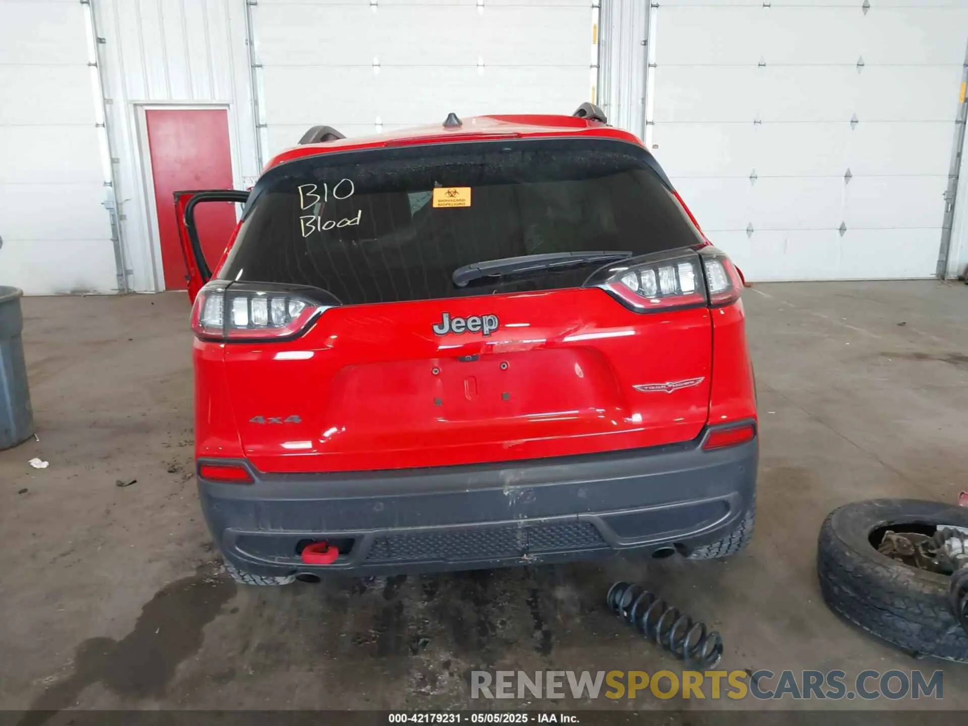 16 Photograph of a damaged car 1C4PJMBX3KD272972 JEEP CHEROKEE 2019