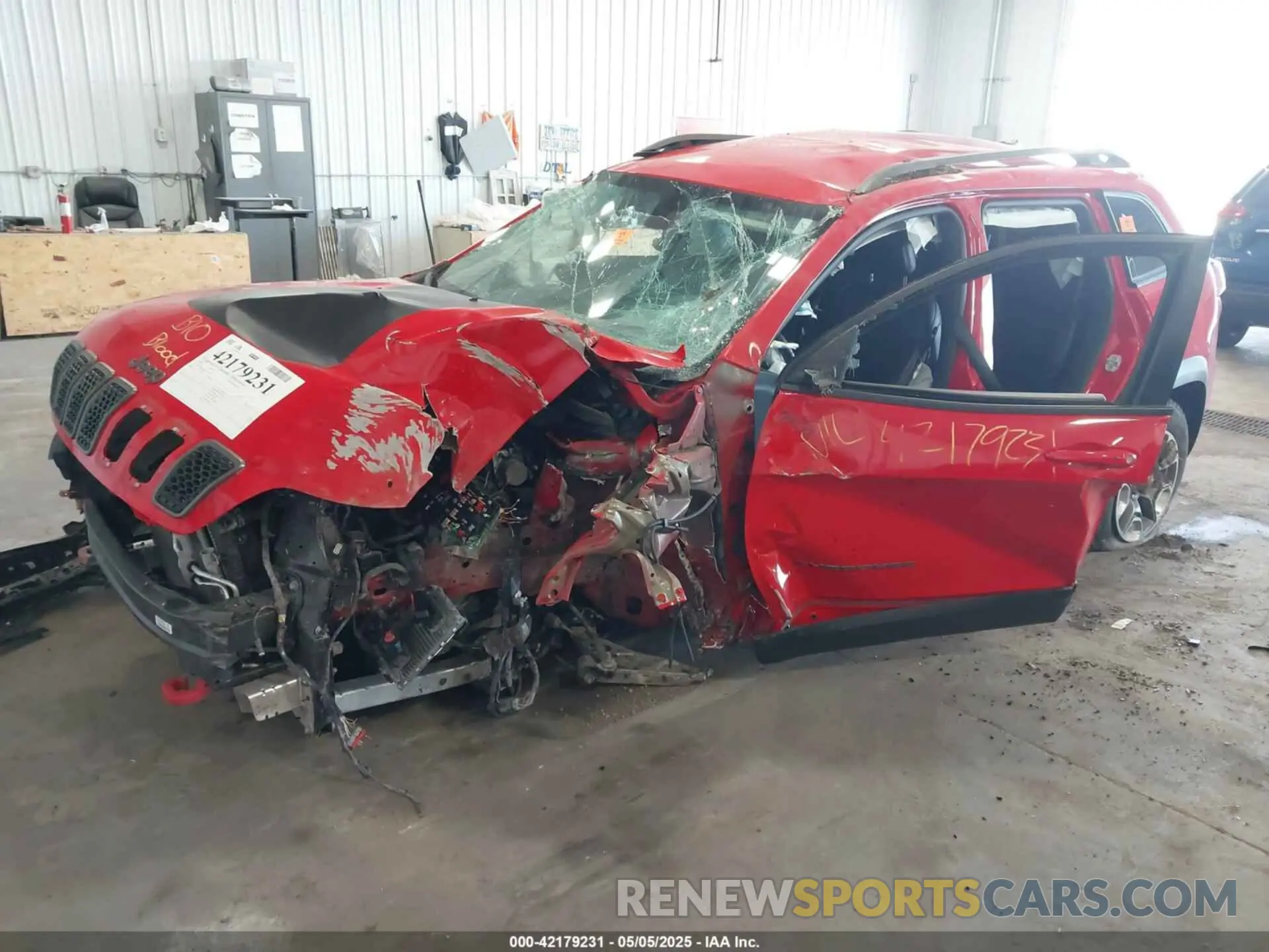 2 Photograph of a damaged car 1C4PJMBX3KD272972 JEEP CHEROKEE 2019