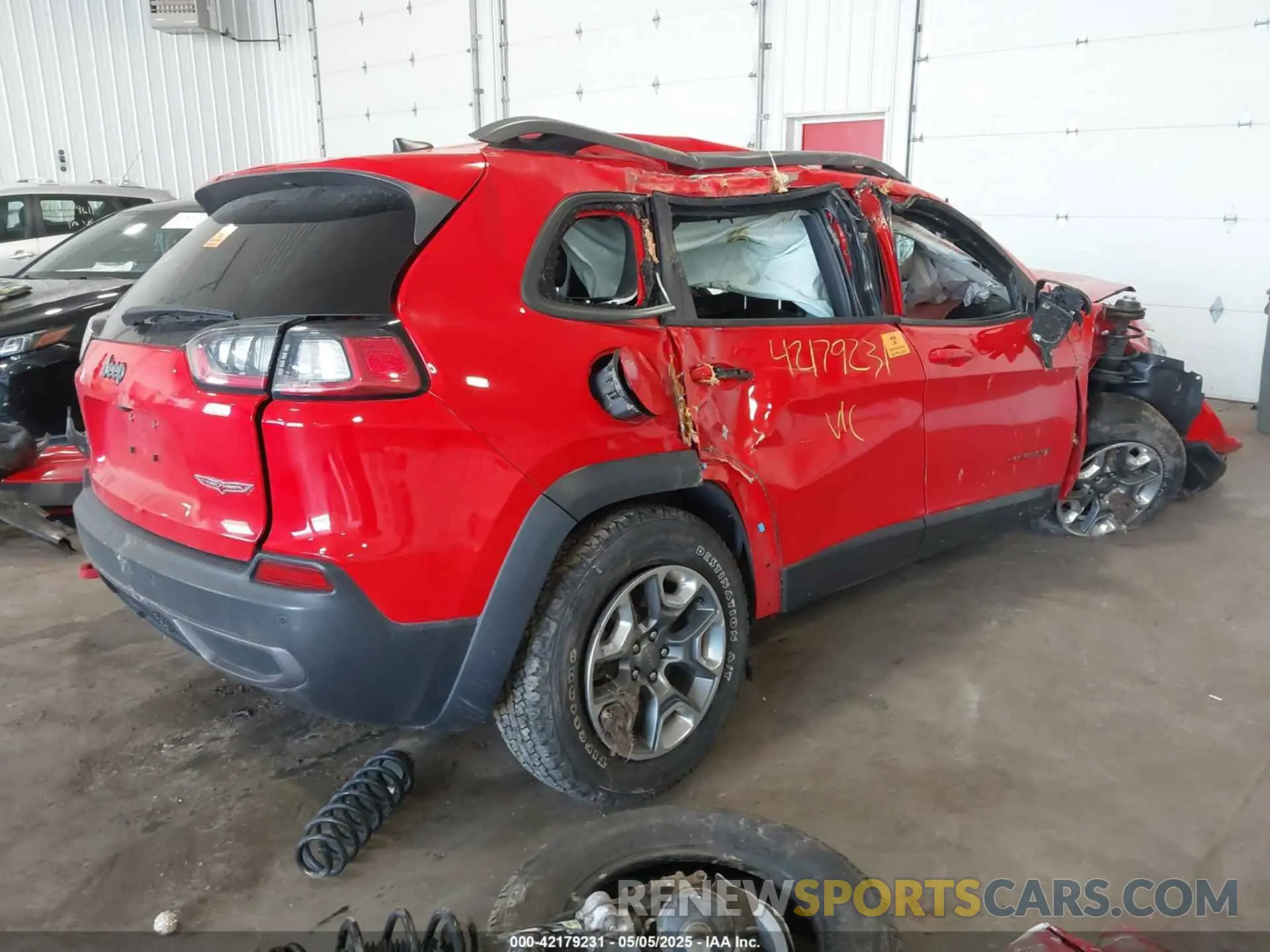 4 Photograph of a damaged car 1C4PJMBX3KD272972 JEEP CHEROKEE 2019