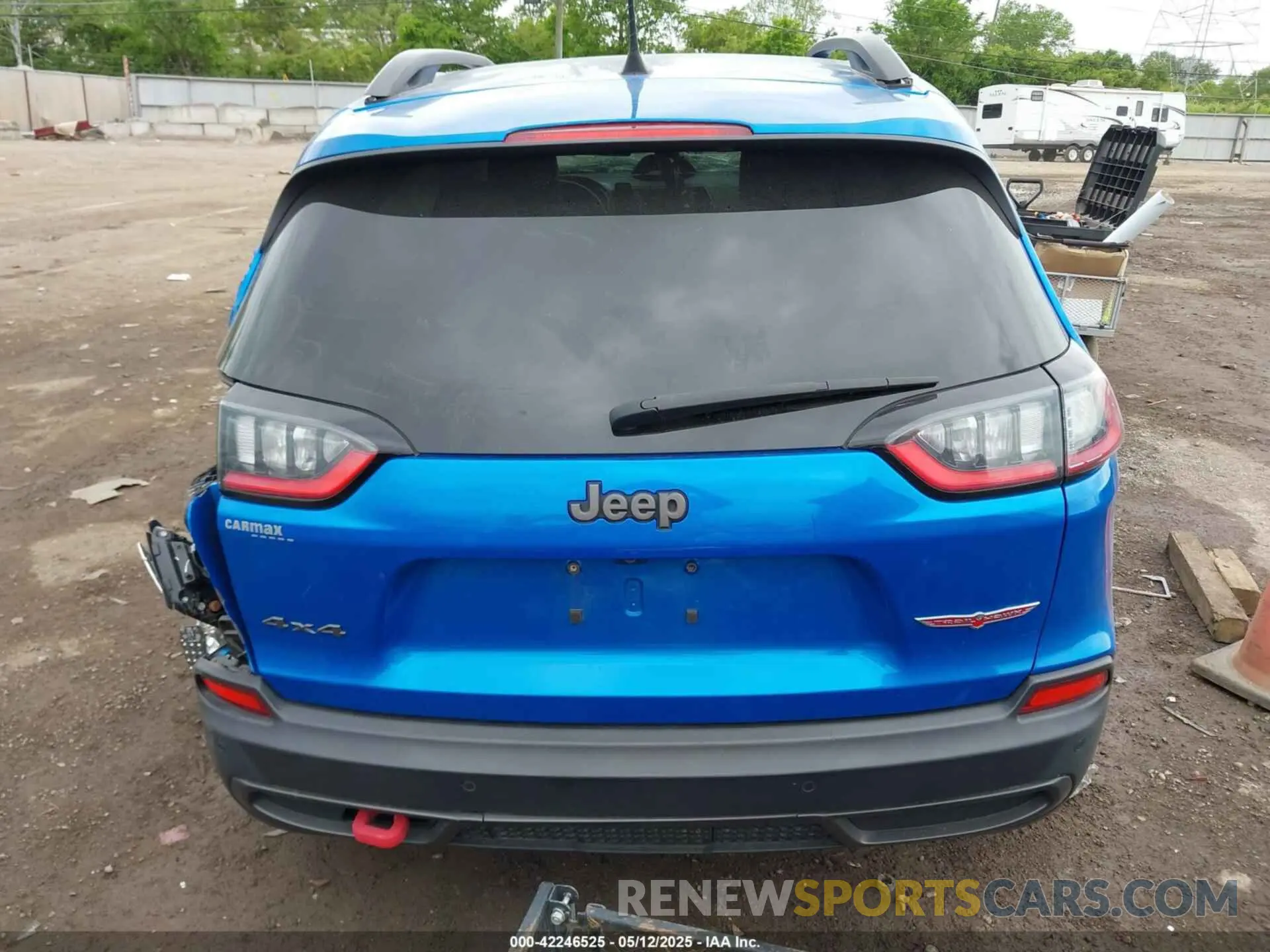 17 Photograph of a damaged car 1C4PJMBX3KD295295 JEEP CHEROKEE 2019