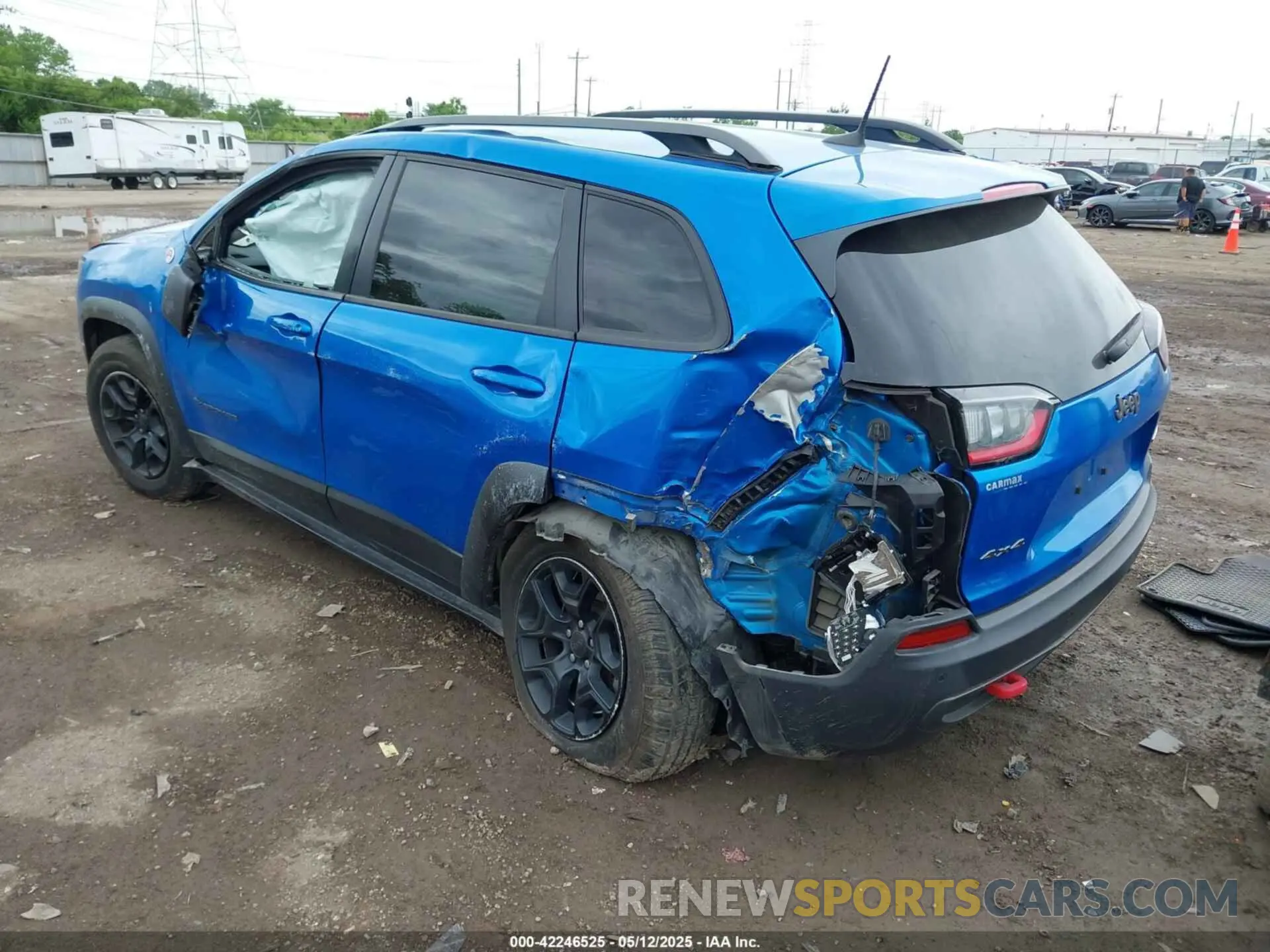 3 Photograph of a damaged car 1C4PJMBX3KD295295 JEEP CHEROKEE 2019