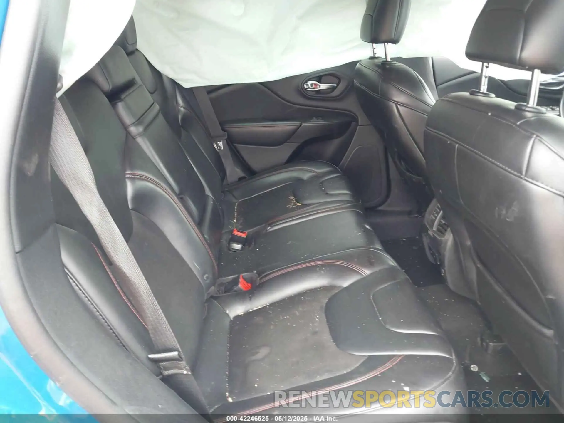 8 Photograph of a damaged car 1C4PJMBX3KD295295 JEEP CHEROKEE 2019