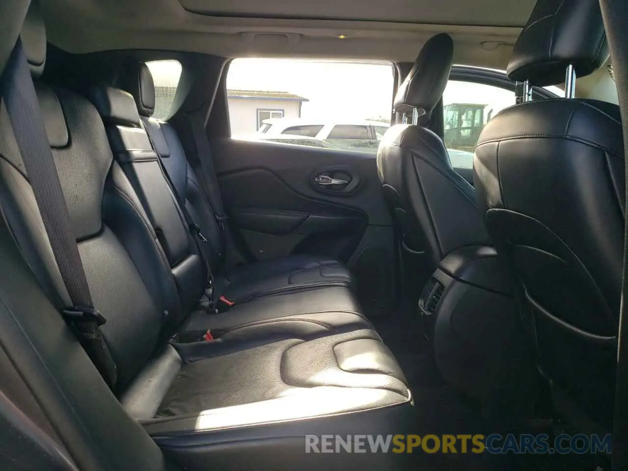 11 Photograph of a damaged car 1C4PJMBX4KD115581 JEEP CHEROKEE 2019