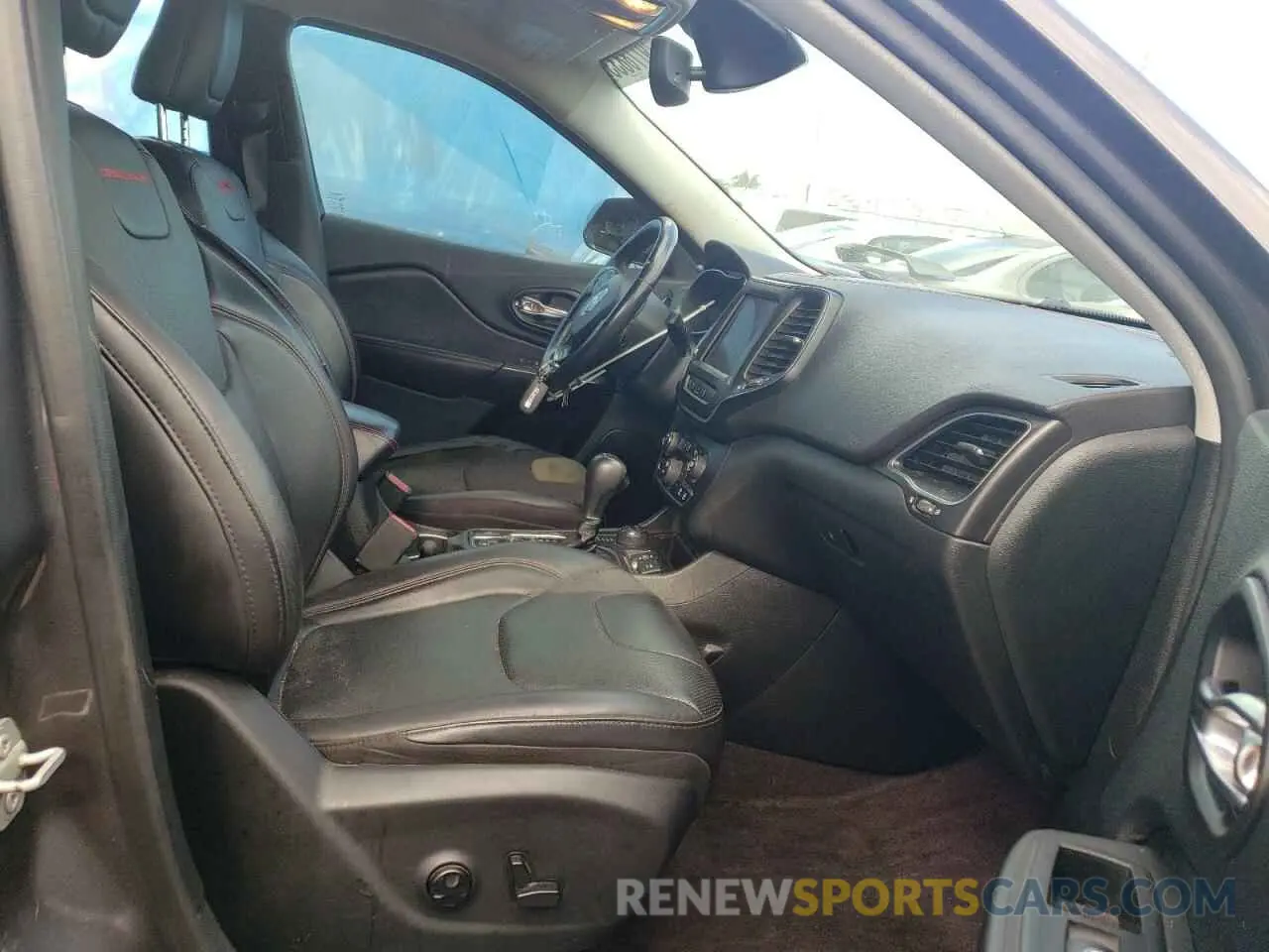 7 Photograph of a damaged car 1C4PJMBX4KD115581 JEEP CHEROKEE 2019