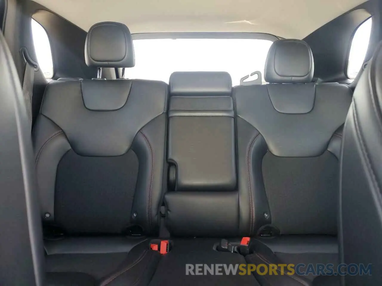 10 Photograph of a damaged car 1C4PJMBX4KD118383 JEEP CHEROKEE 2019
